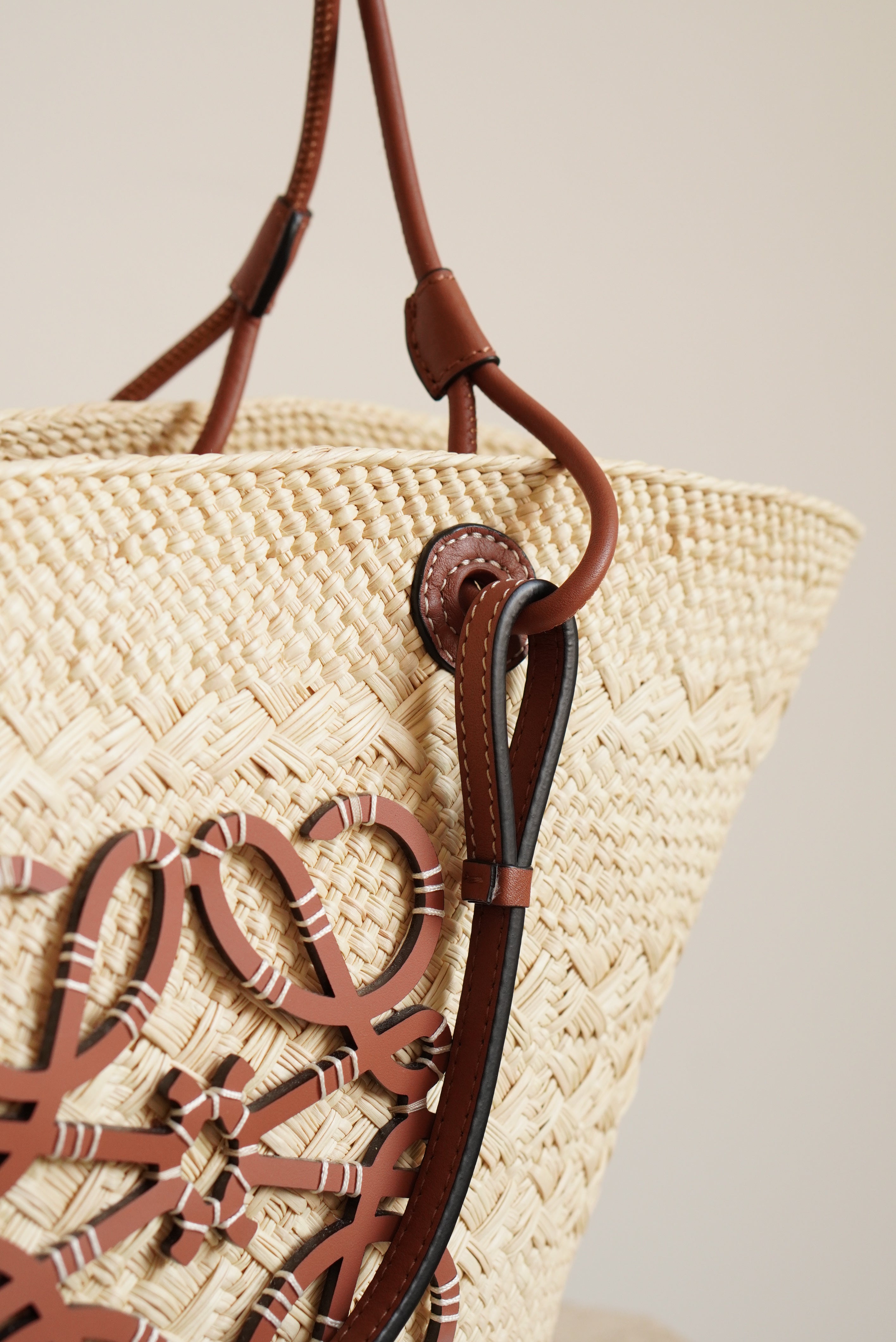 LOEWE ANAGRAM BASKET MEDIUM | BROWN