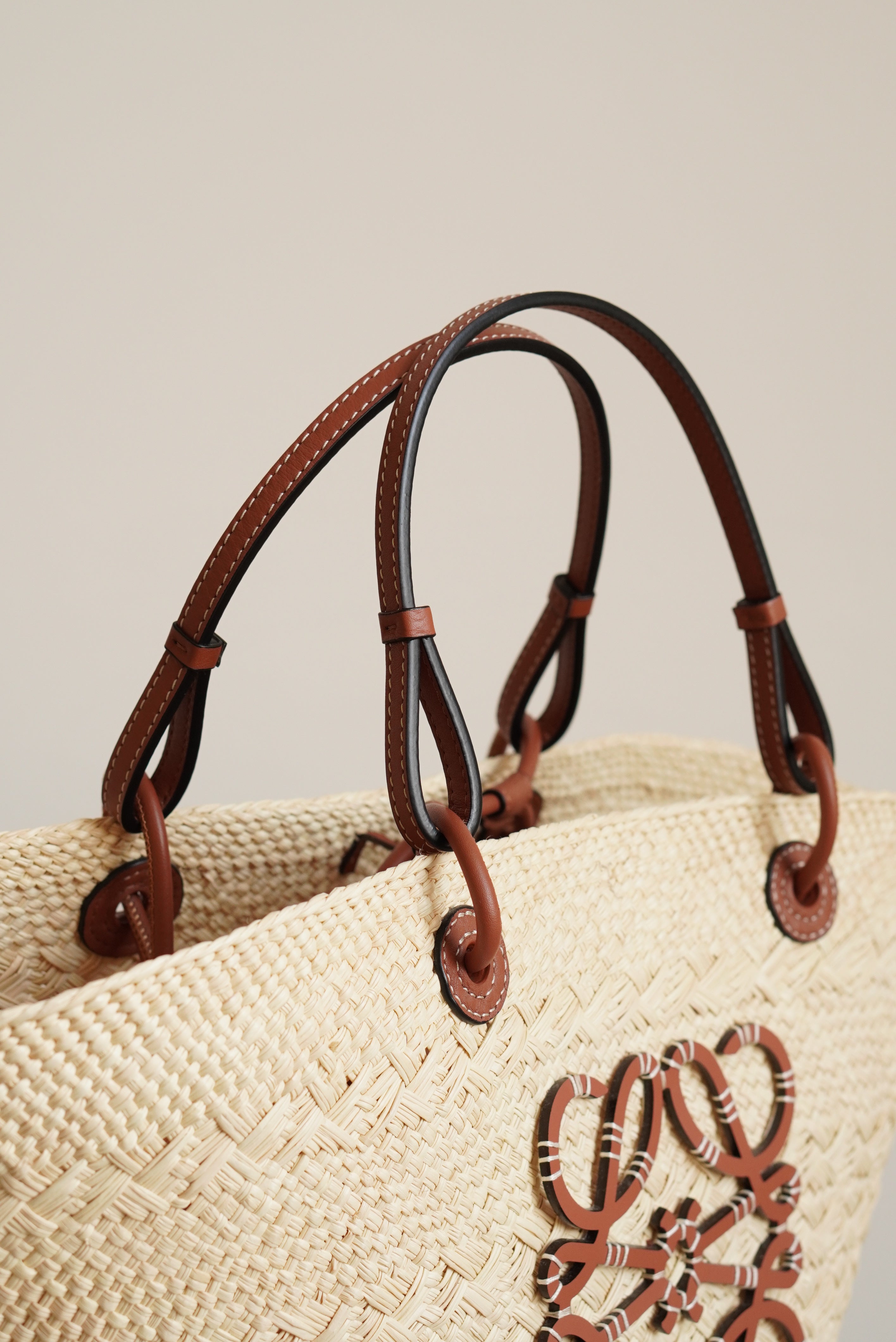 LOEWE ANAGRAM BASKET MEDIUM | BROWN