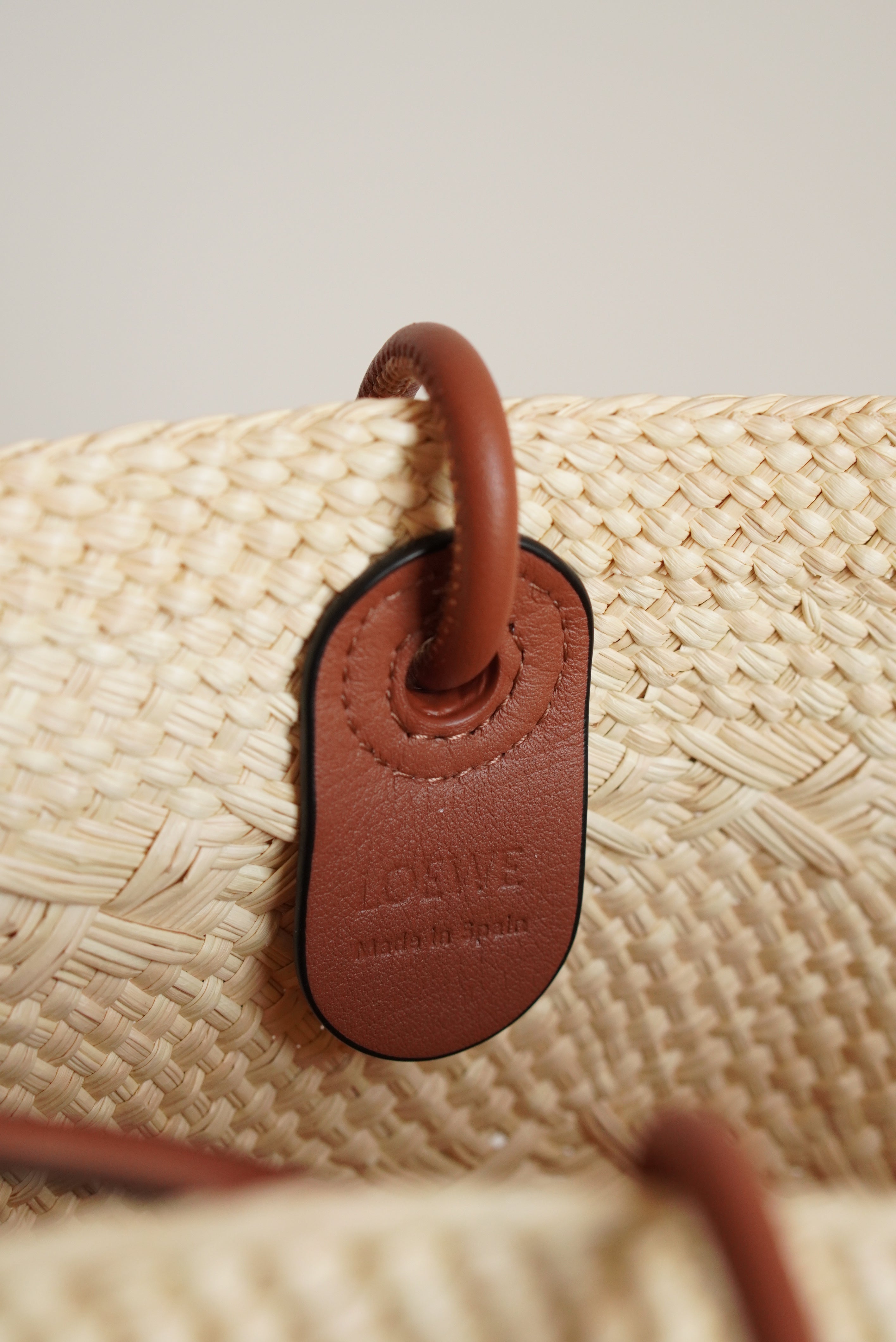 LOEWE ANAGRAM BASKET MEDIUM | BROWN