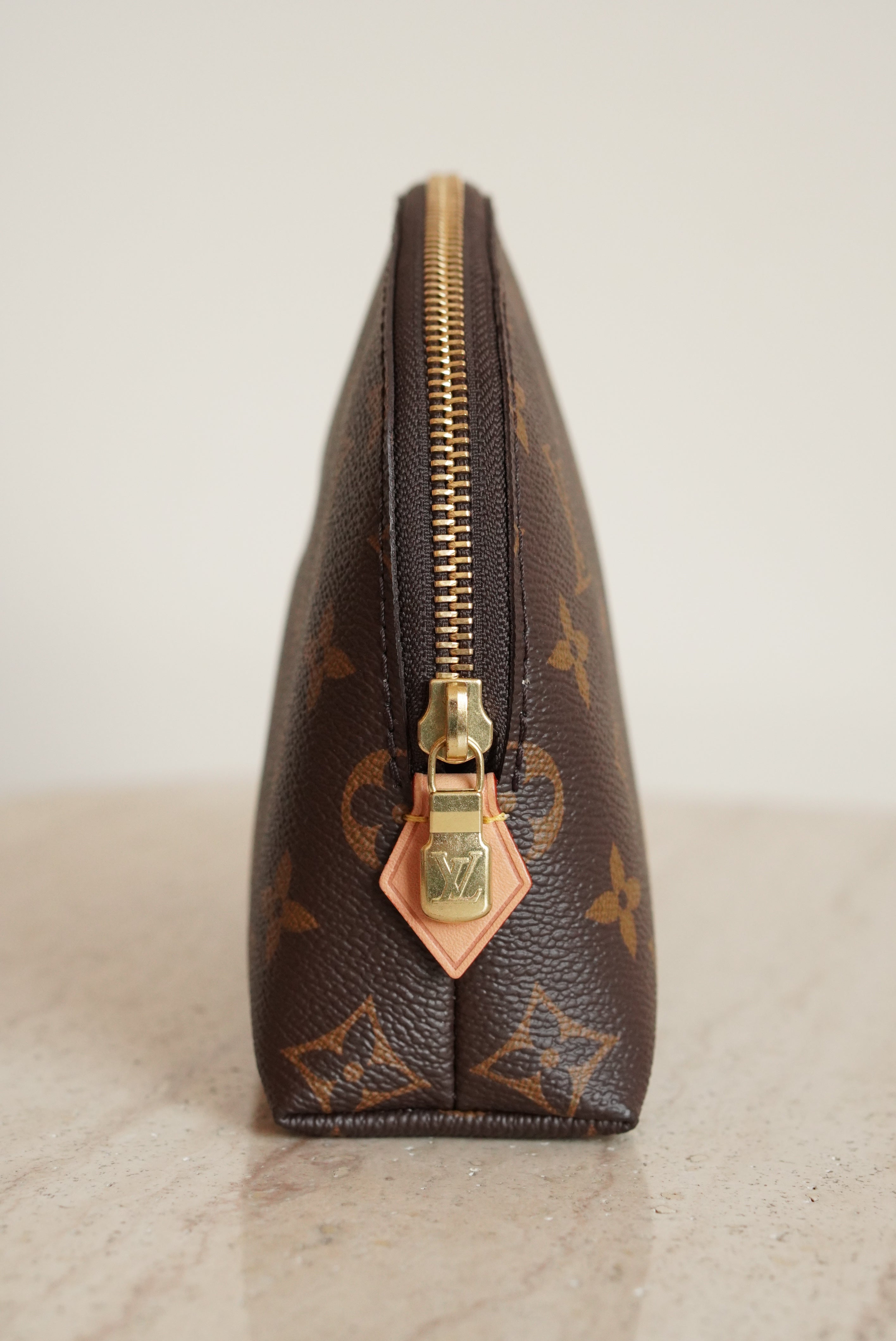 LOUIS VUITTON COSMETIC POUCH MM