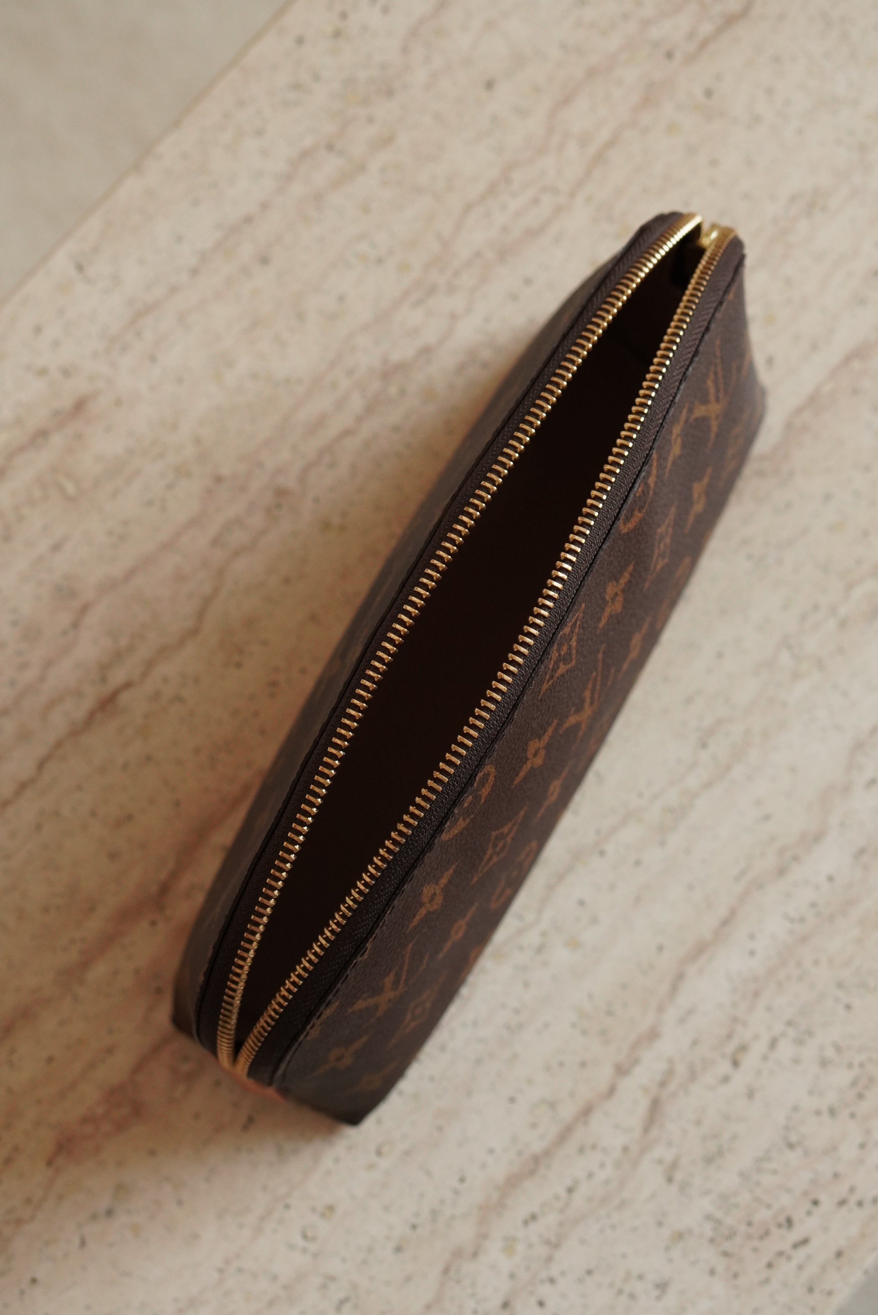 LOUIS VUITTON COSMETIC POUCH MM
