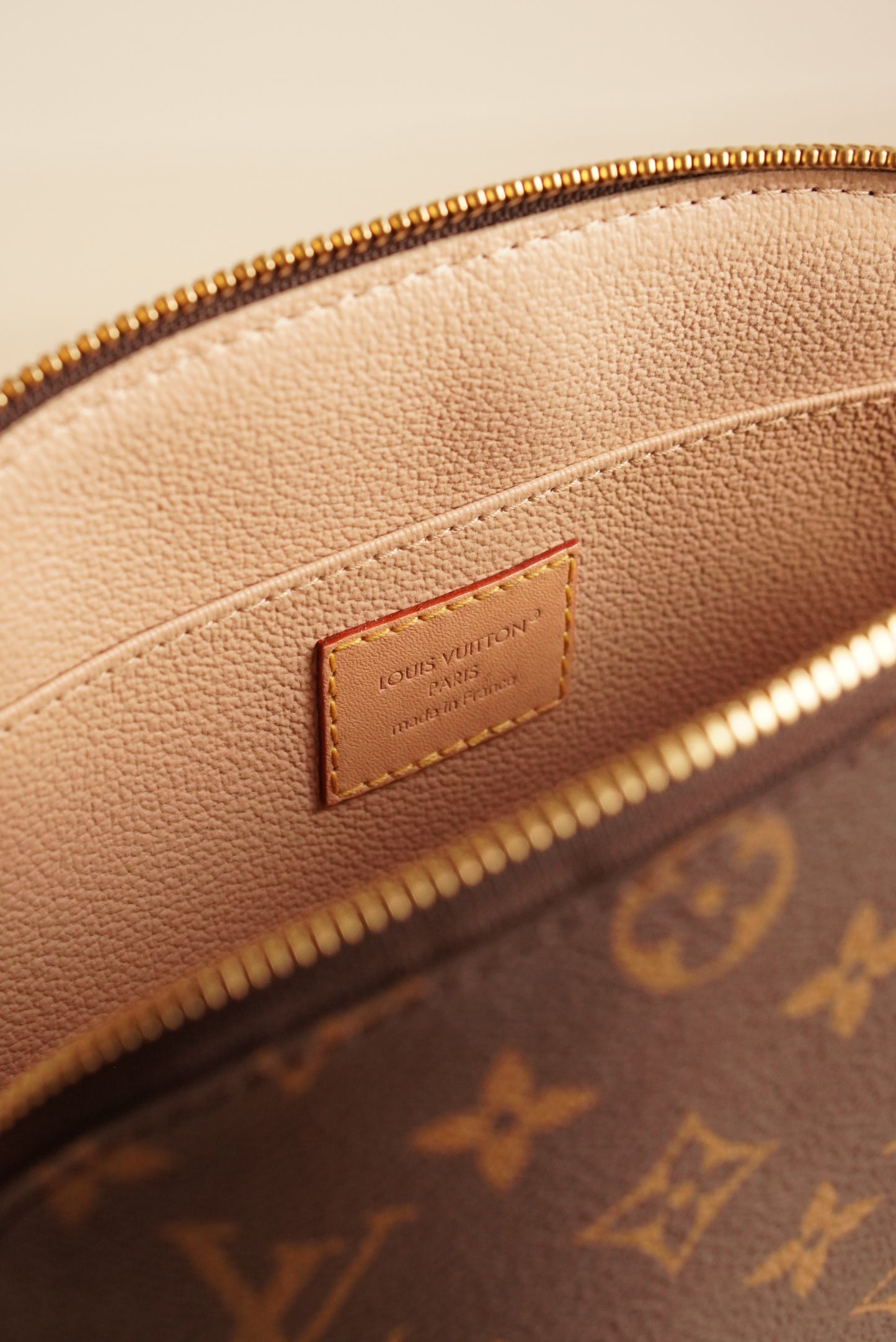 LOUIS VUITTON COSMETIC POUCH MM