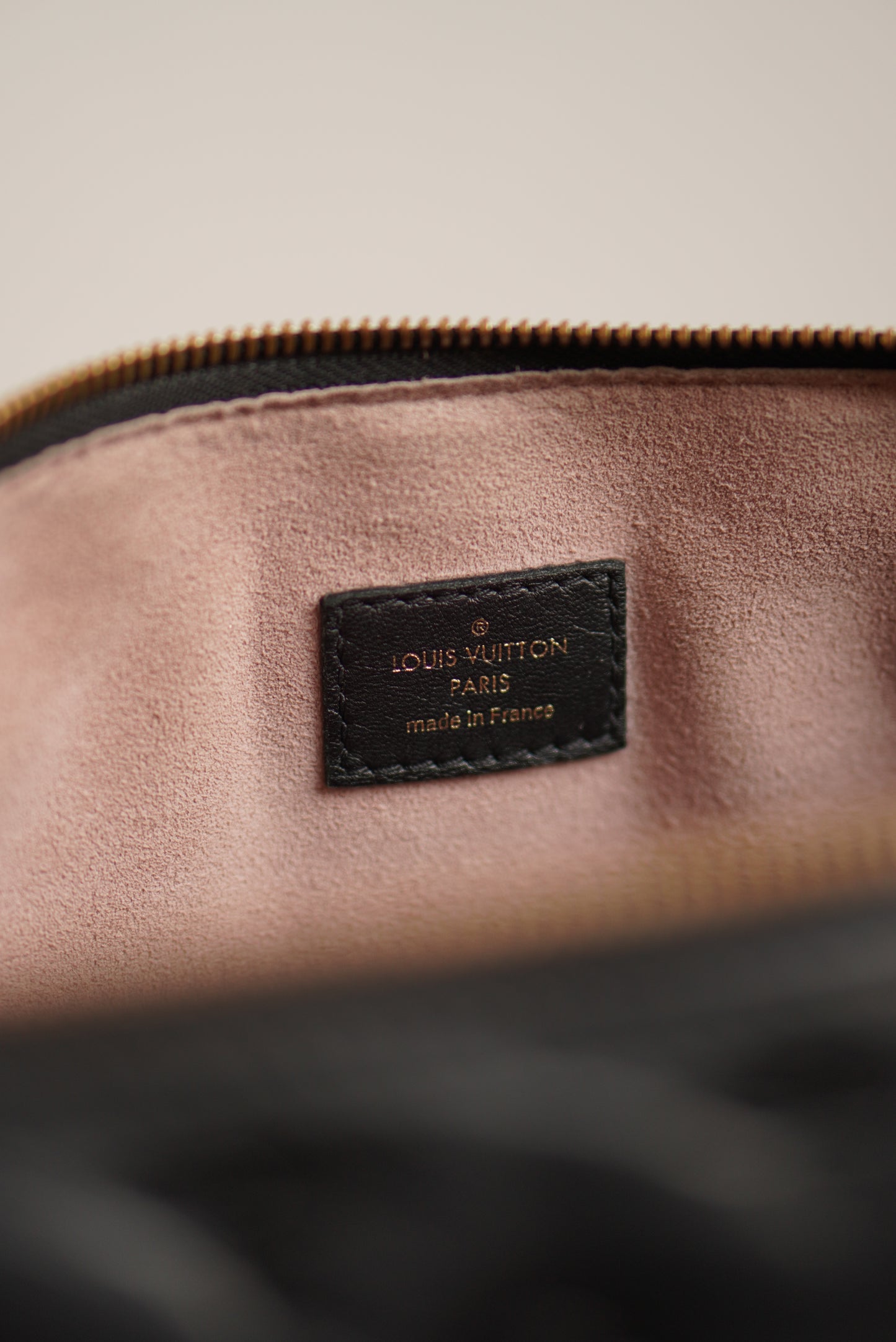 LOUIS VUITTON COUSSIN PM | BLACK