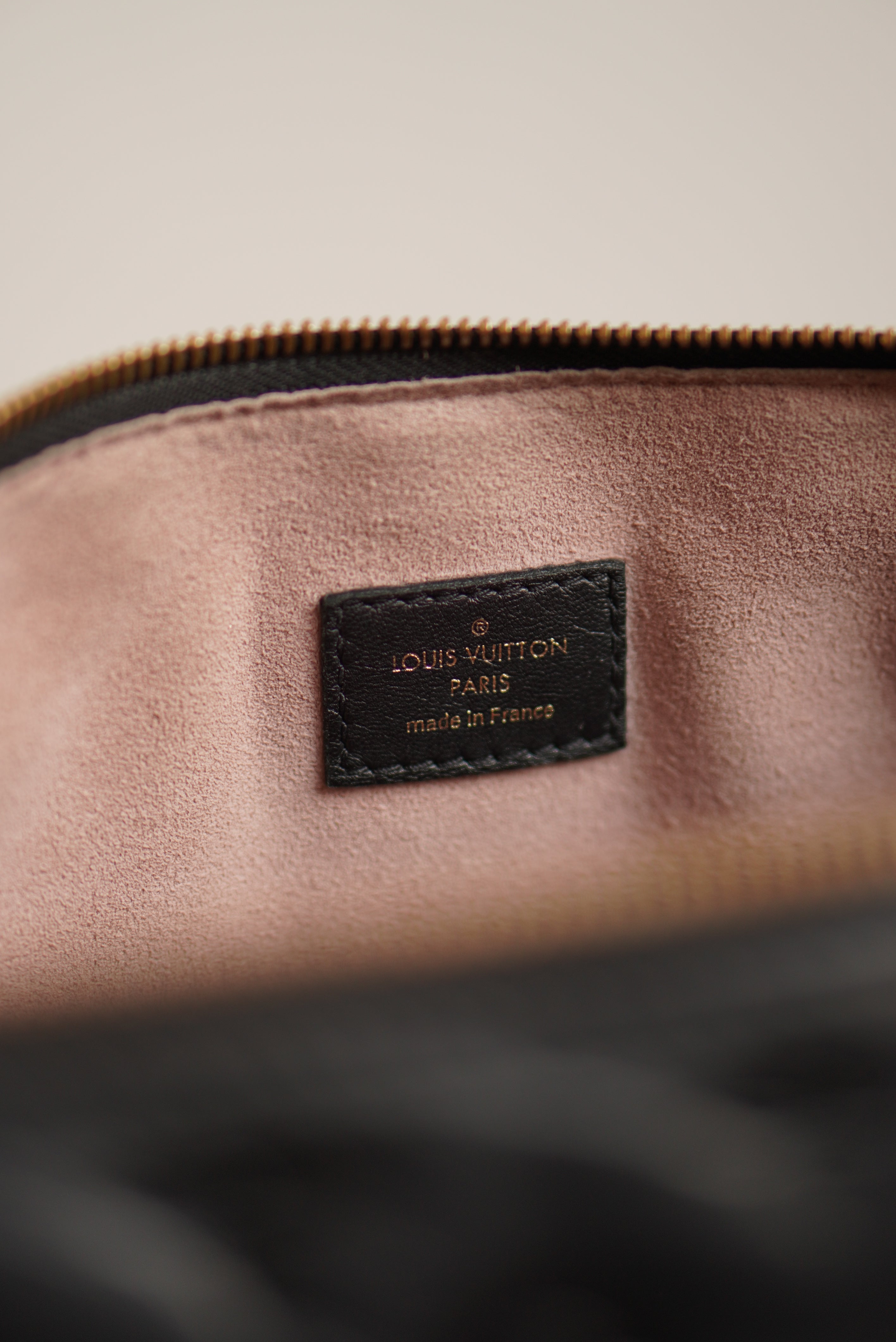LOUIS VUITTON COUSSIN PM | BLACK