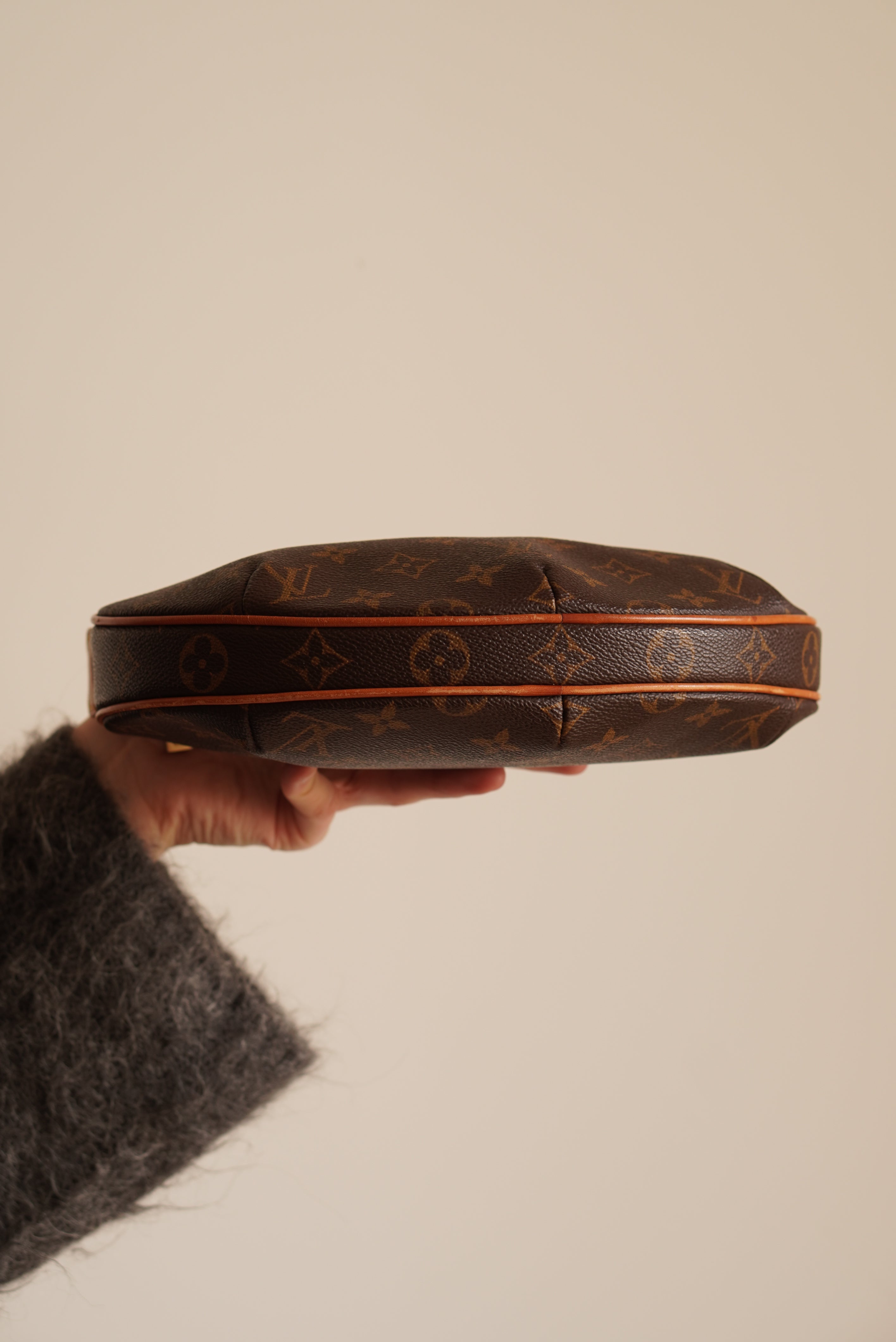 LOUIS VUITTON CROISSANT PM
