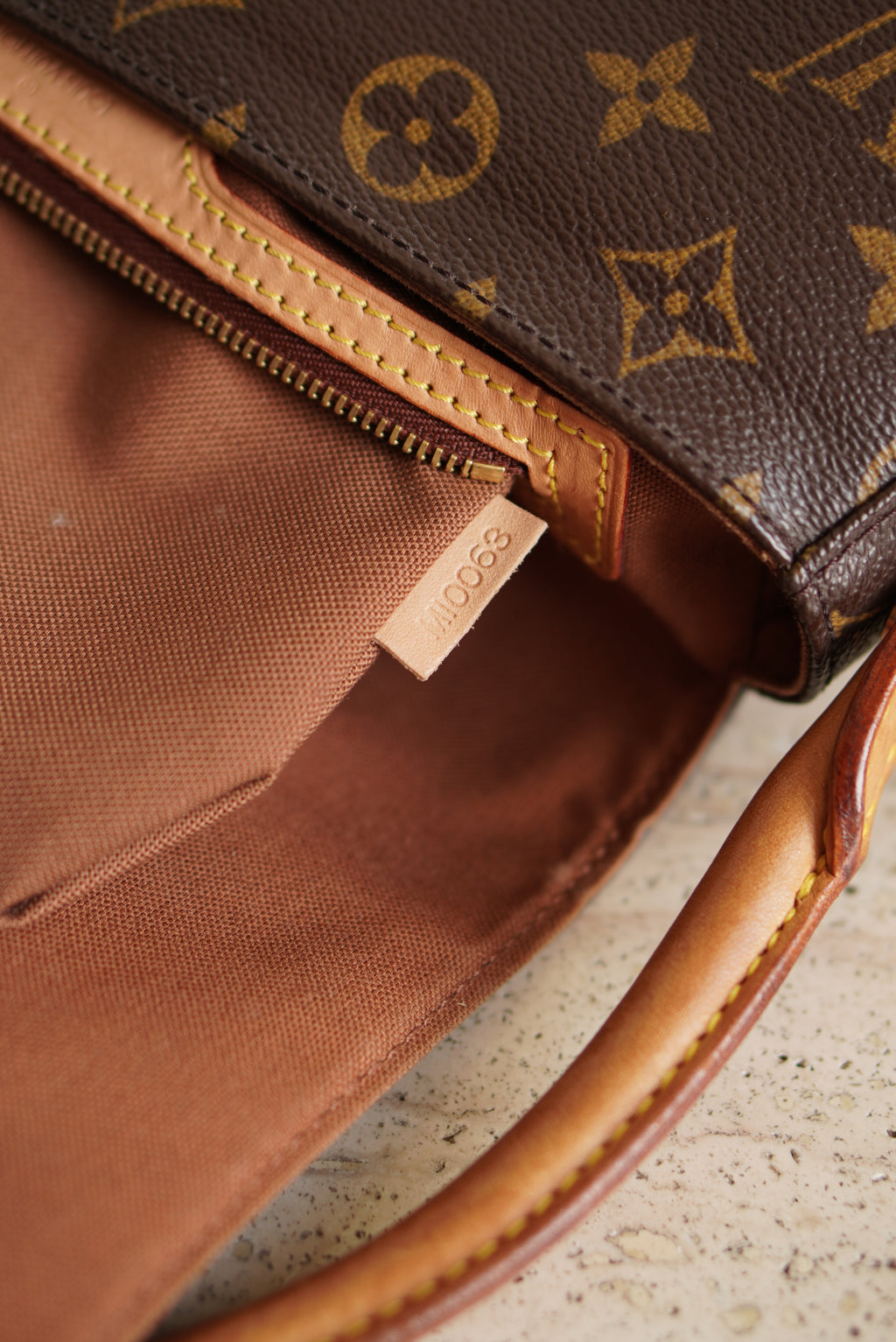 LOUIS VUITTON LOOPING PM