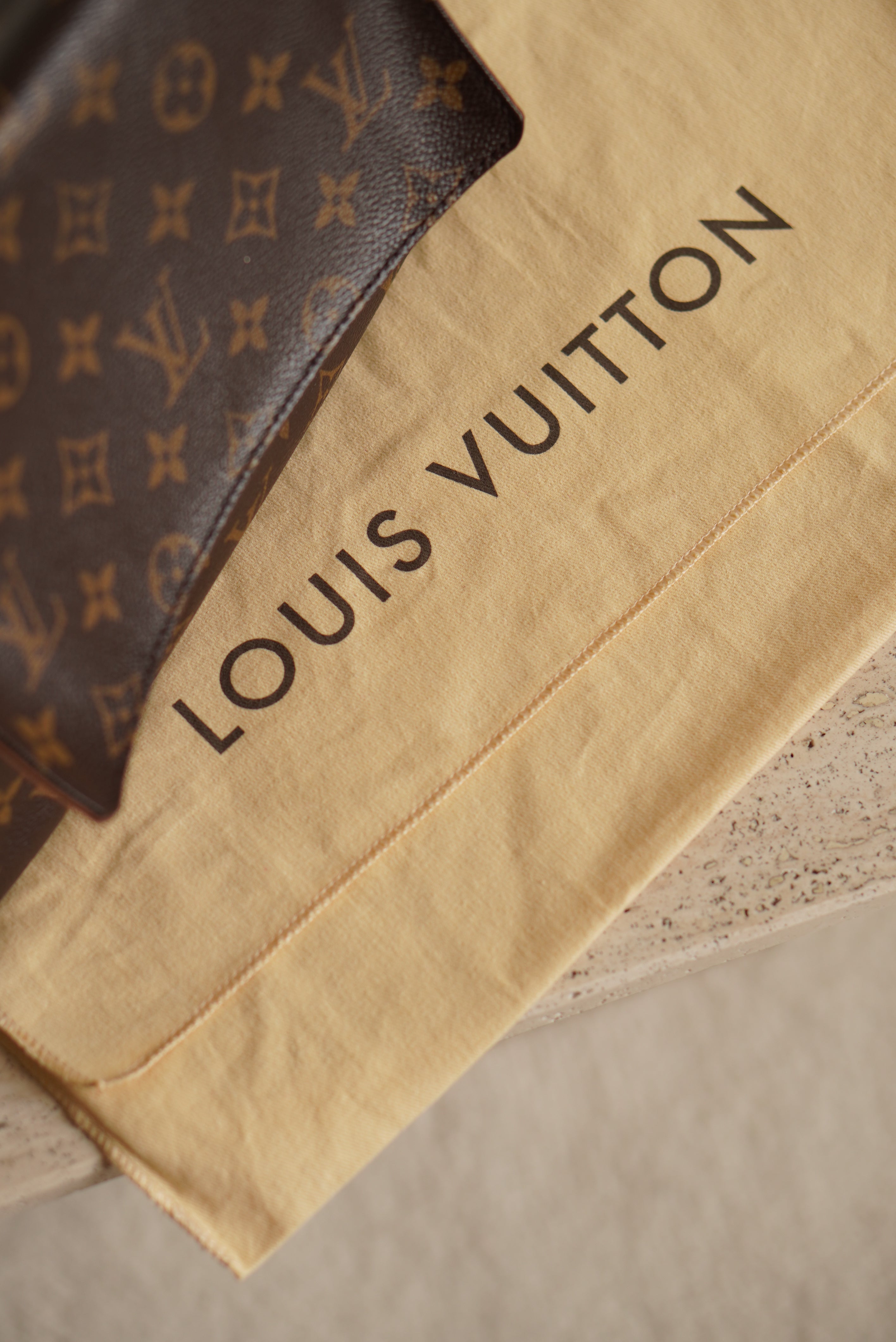 LOUIS VUITTON LOOPING PM