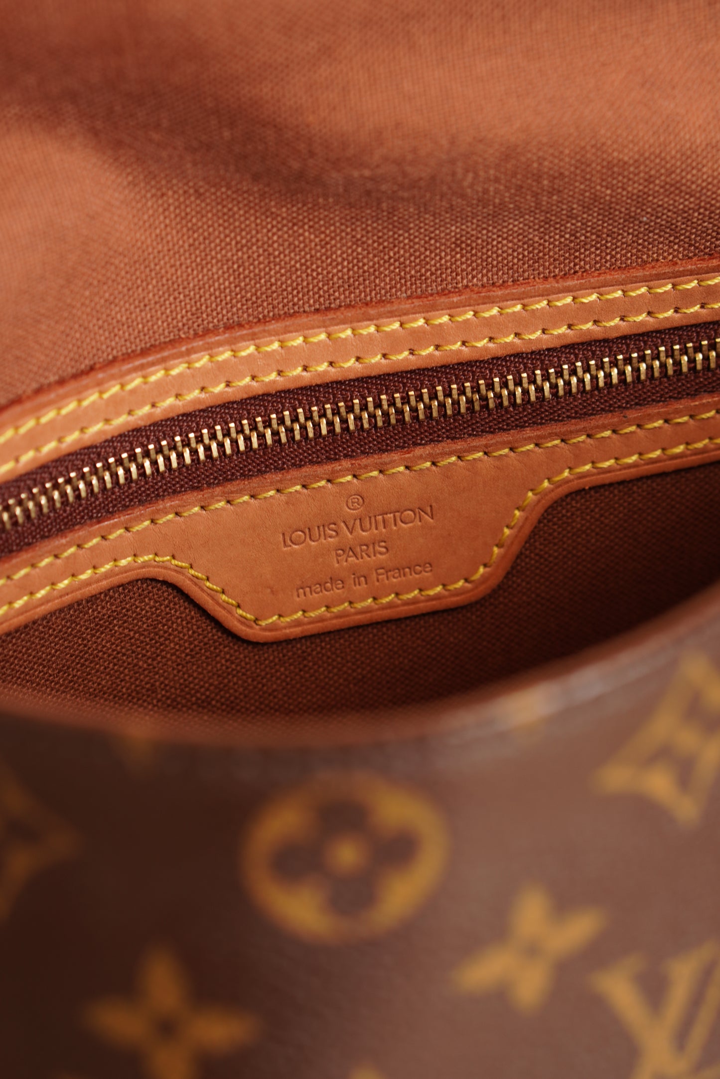 LOUIS VUITTON LOOPING PM
