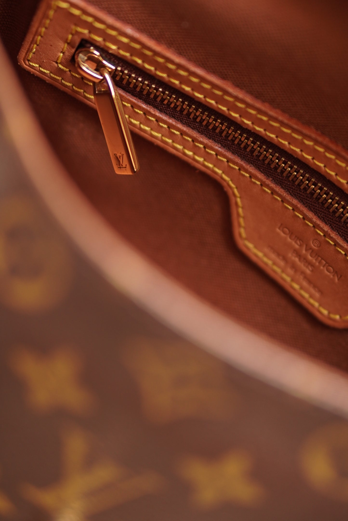 LOUIS VUITTON LOOPING PM