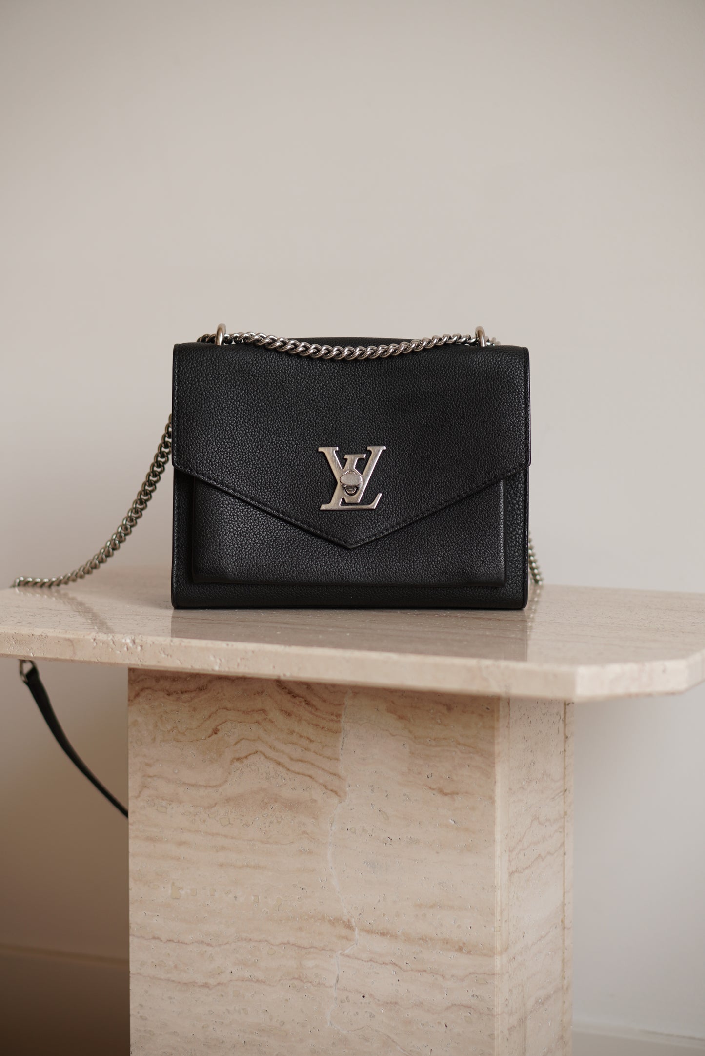 LOUIS VUITTON MYLOCKME CHAIN | BLACK