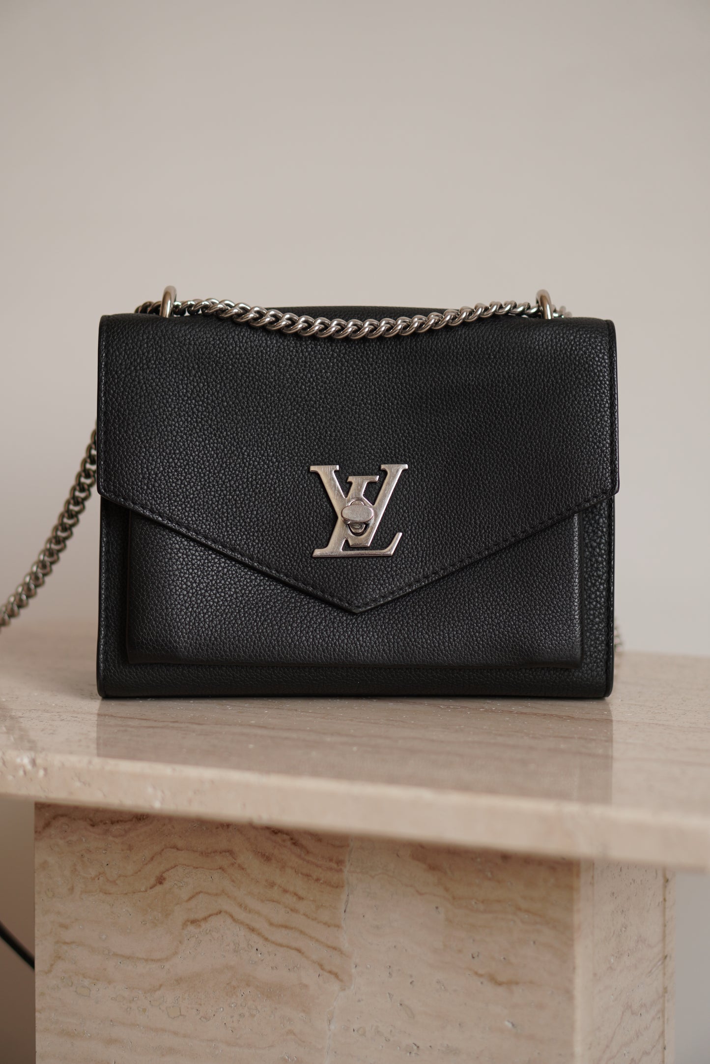 LOUIS VUITTON MYLOCKME CHAIN | BLACK