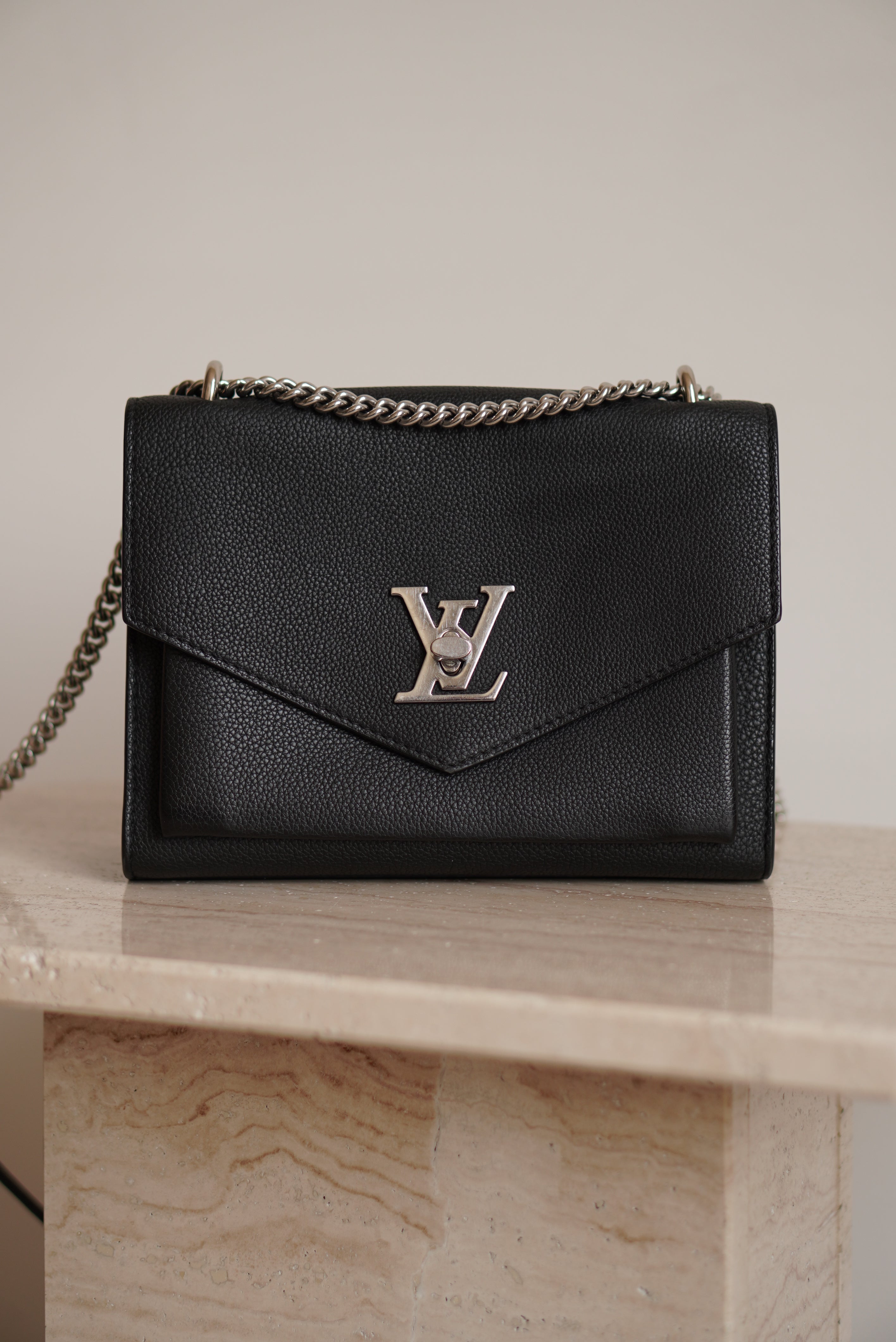 LOUIS VUITTON MYLOCKME CHAIN | BLACK