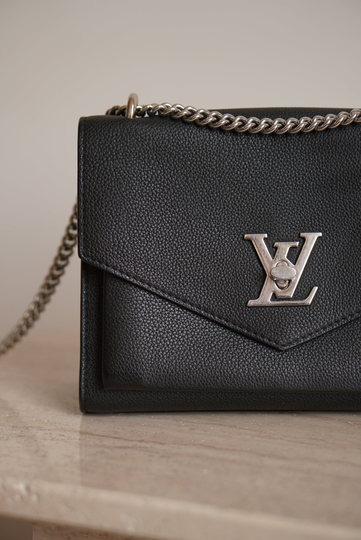 LOUIS VUITTON MYLOCKME CHAIN | BLACK
