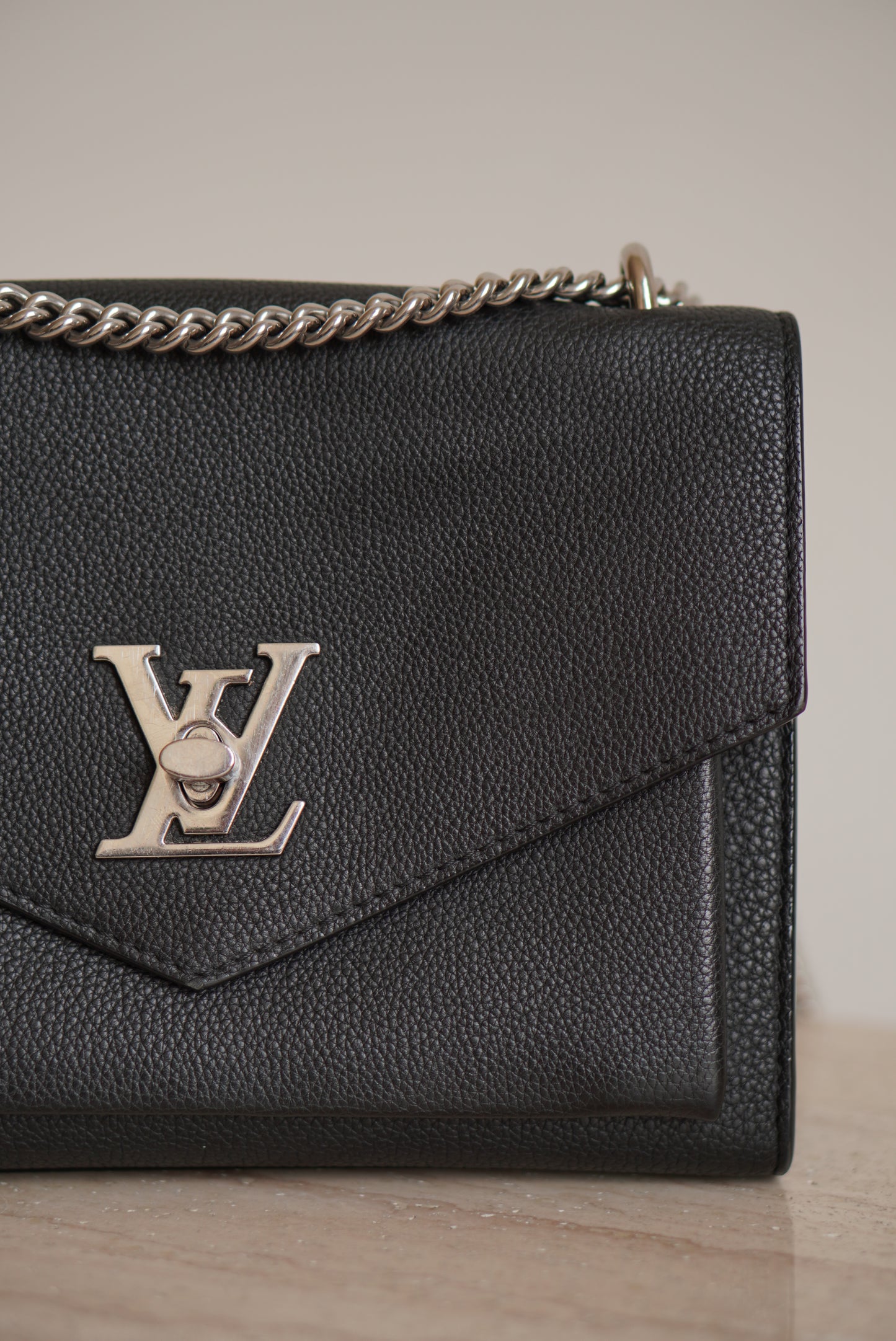 LOUIS VUITTON MYLOCKME CHAIN | BLACK