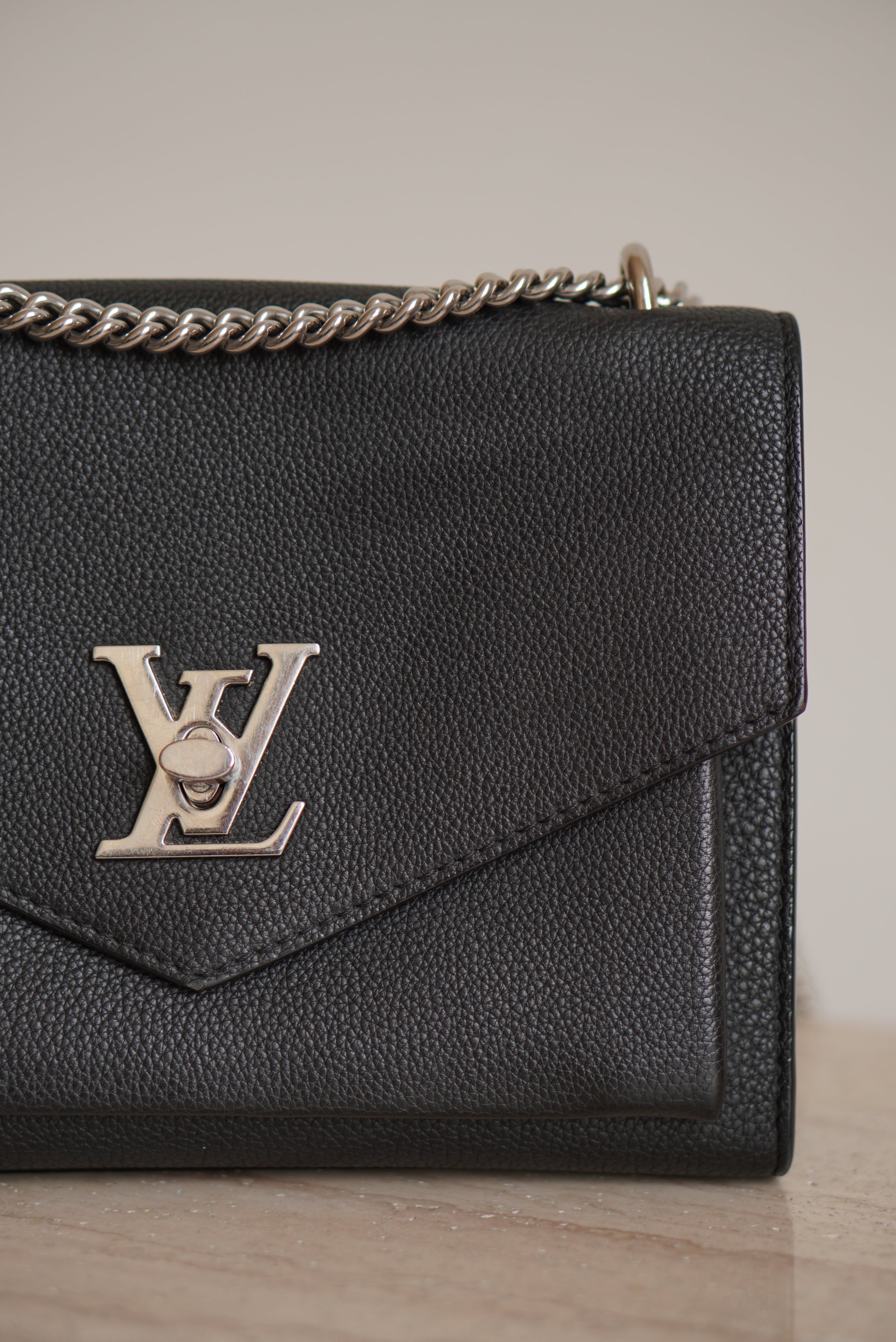 LOUIS VUITTON MYLOCKME CHAIN | BLACK