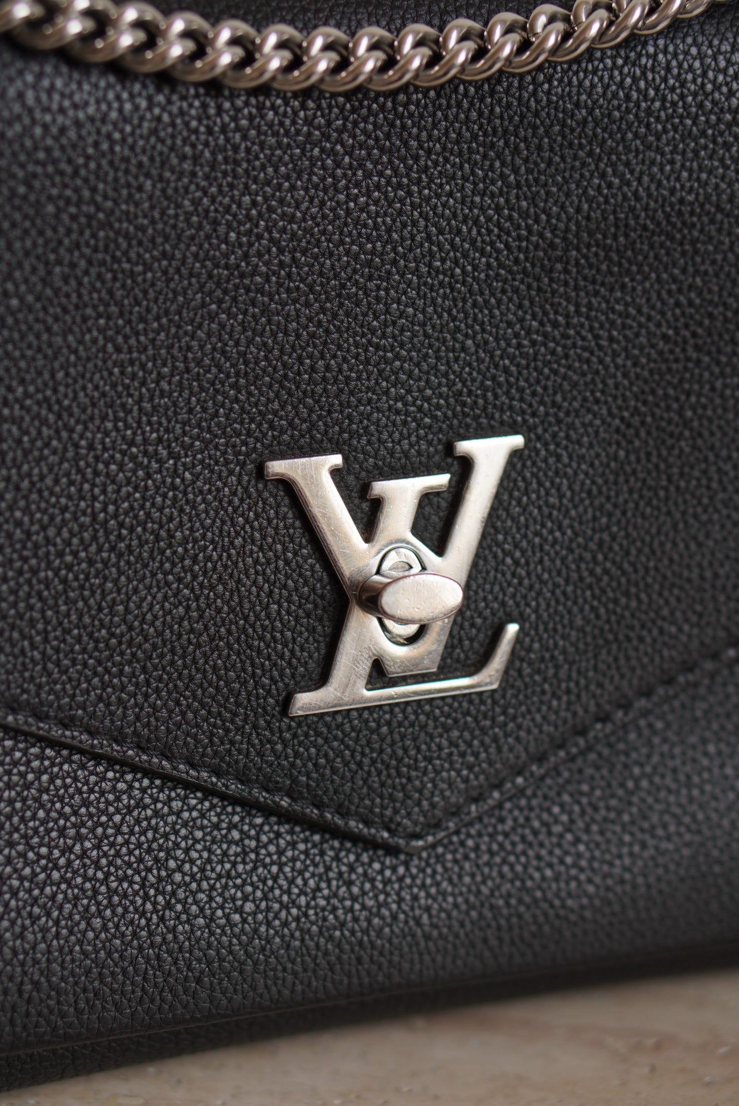 LOUIS VUITTON MYLOCKME CHAIN | BLACK