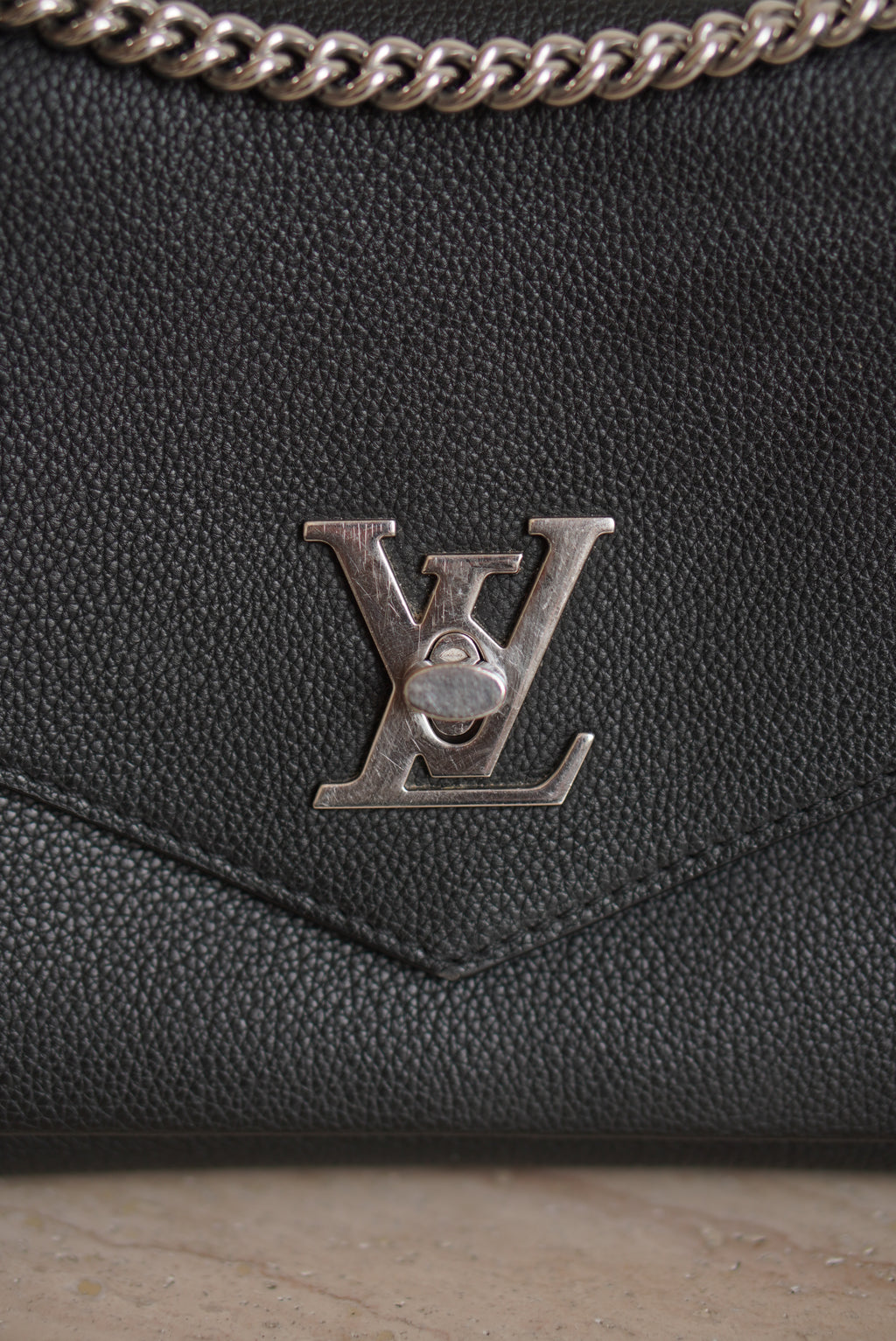 LOUIS VUITTON MYLOCKME CHAIN | BLACK