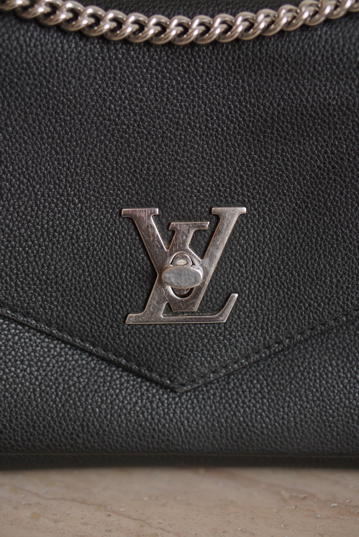 LOUIS VUITTON MYLOCKME CHAIN | BLACK