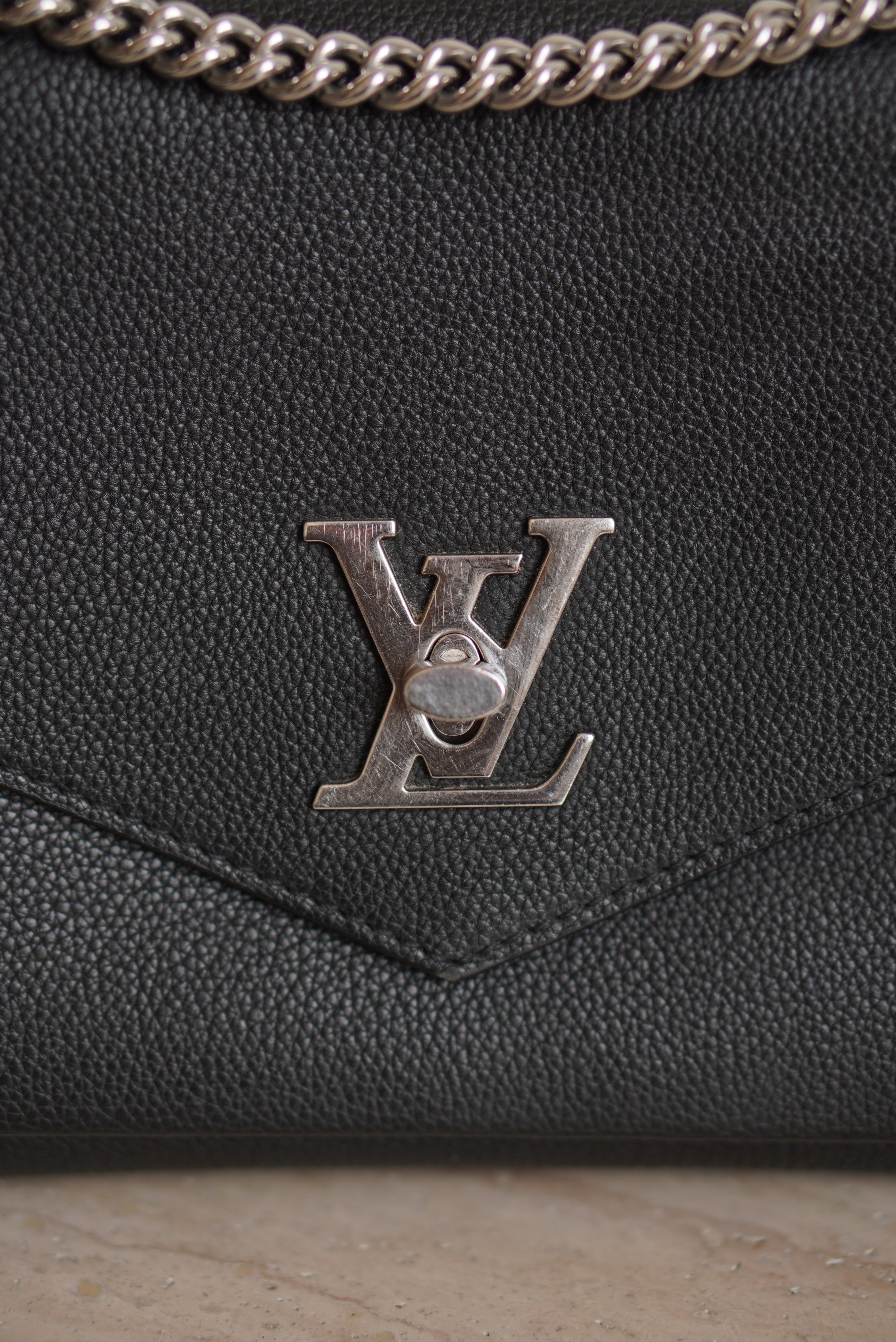 LOUIS VUITTON MYLOCKME CHAIN | BLACK