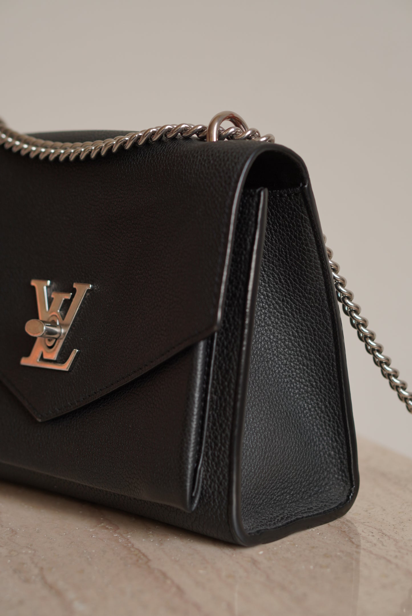 LOUIS VUITTON MYLOCKME CHAIN | BLACK