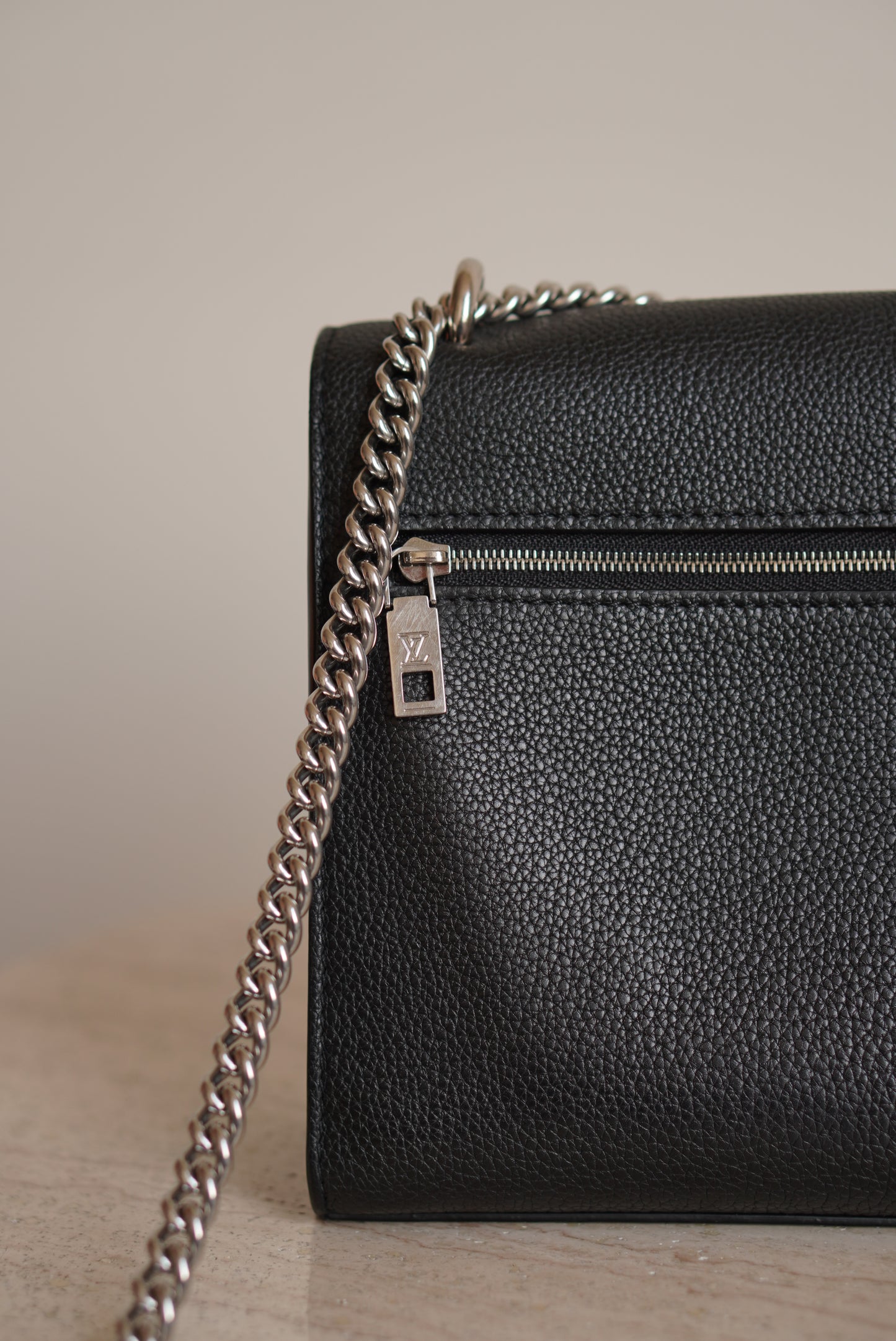 LOUIS VUITTON MYLOCKME CHAIN | BLACK