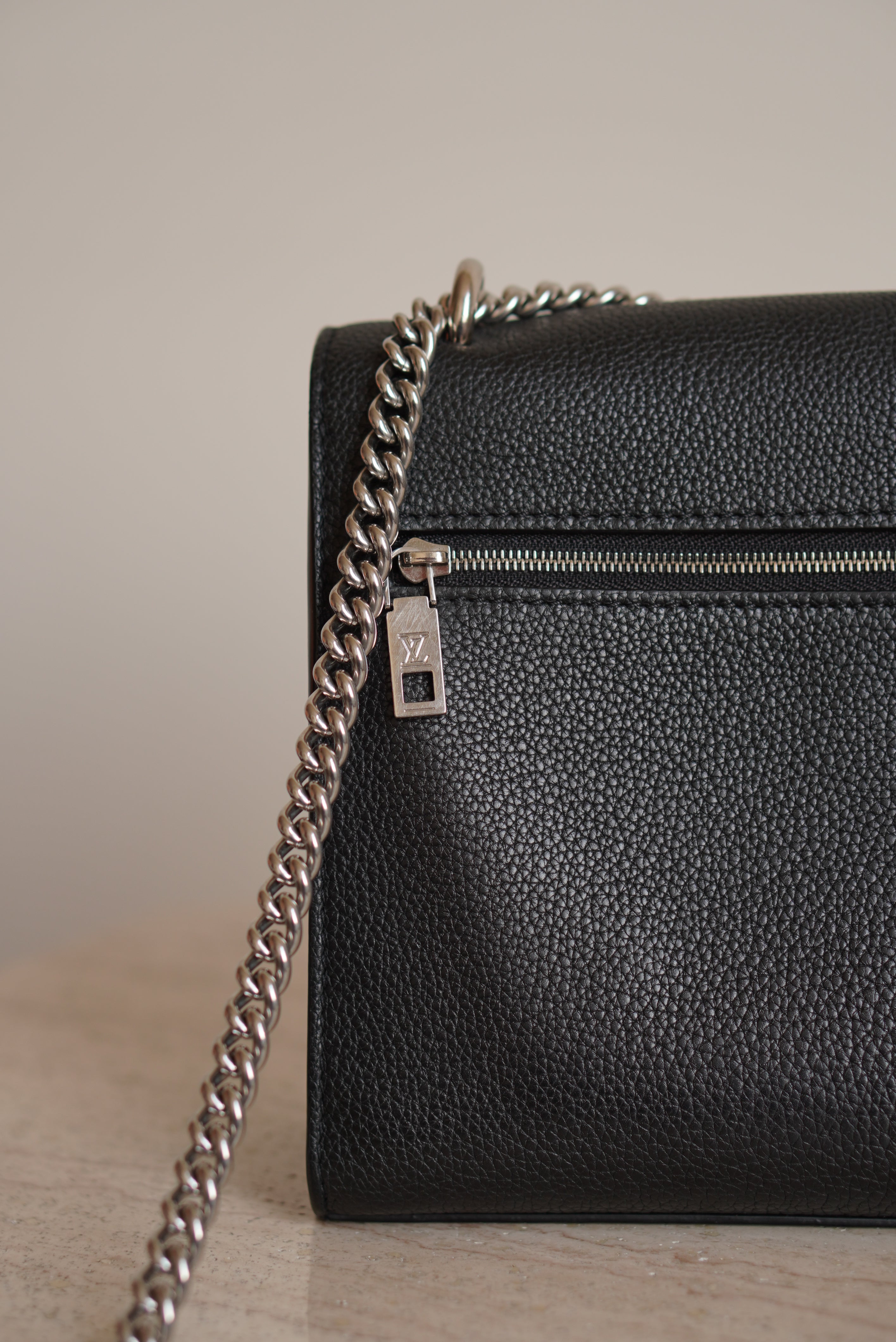 LOUIS VUITTON MYLOCKME CHAIN | BLACK