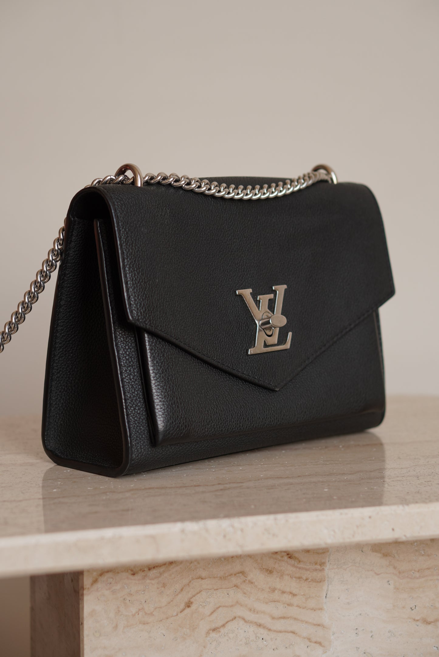 LOUIS VUITTON MYLOCKME CHAIN | BLACK