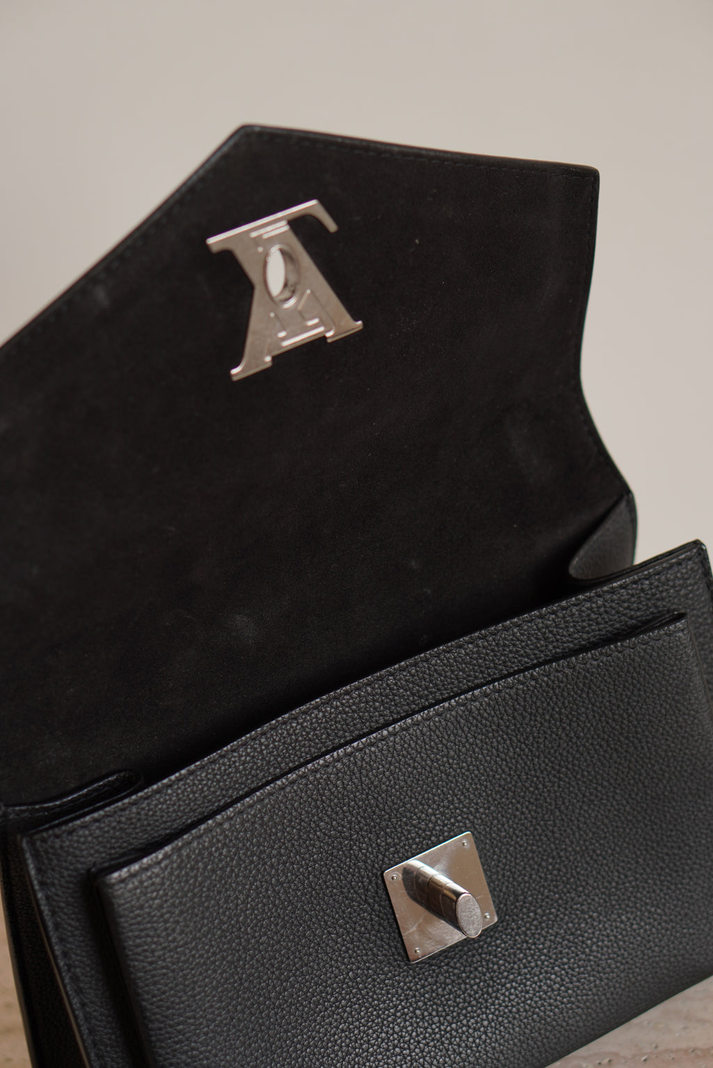 LOUIS VUITTON MYLOCKME CHAIN | BLACK