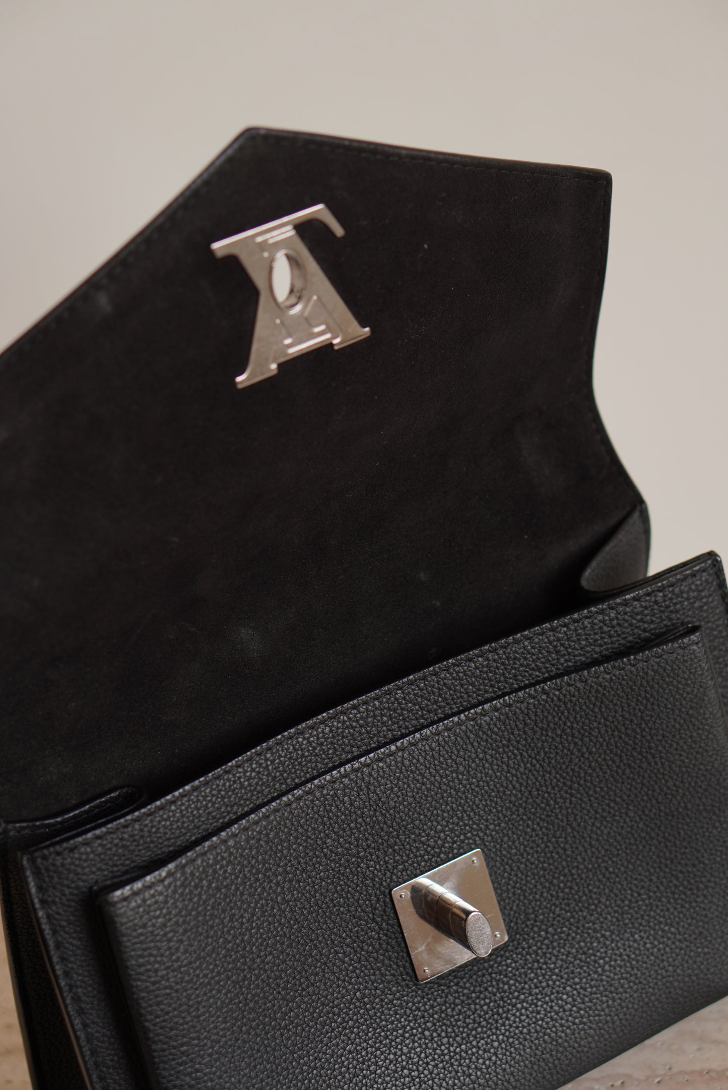 LOUIS VUITTON MYLOCKME CHAIN | BLACK