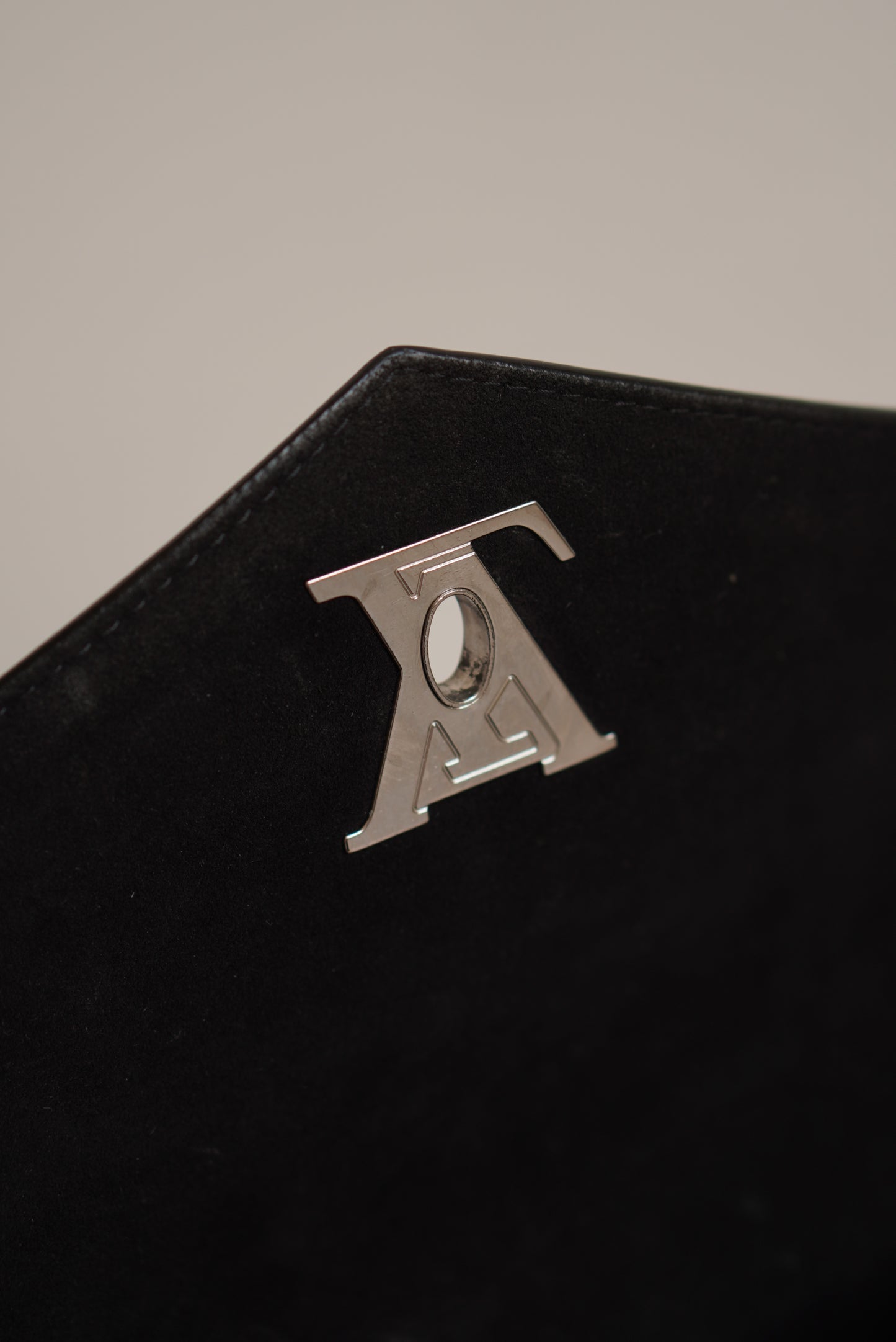 LOUIS VUITTON MYLOCKME CHAIN | BLACK