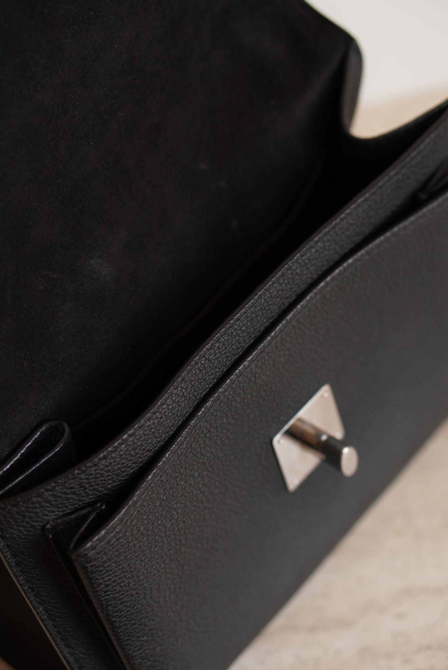 LOUIS VUITTON MYLOCKME CHAIN | BLACK