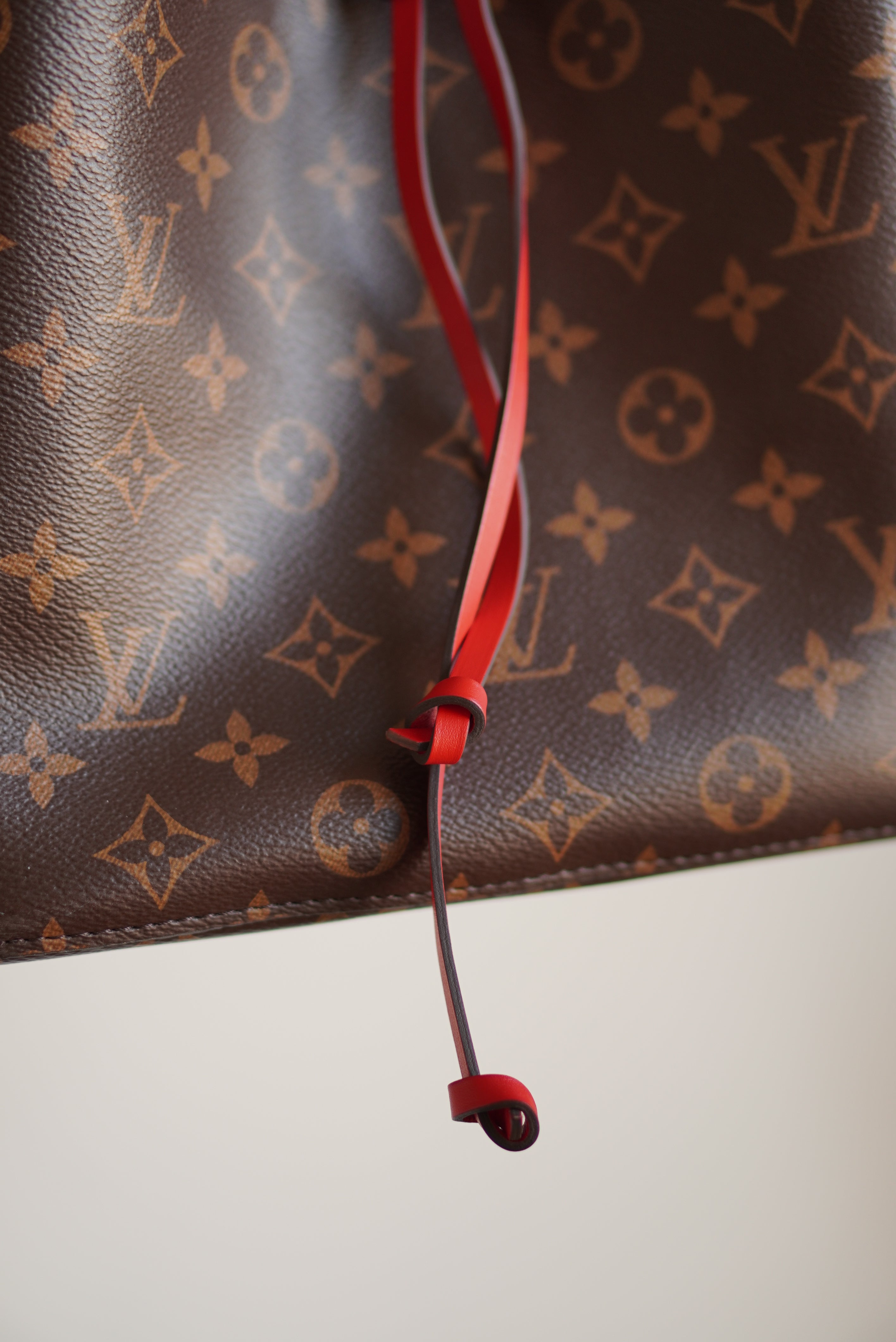 LOUIS VUITTON NÉONOÉ