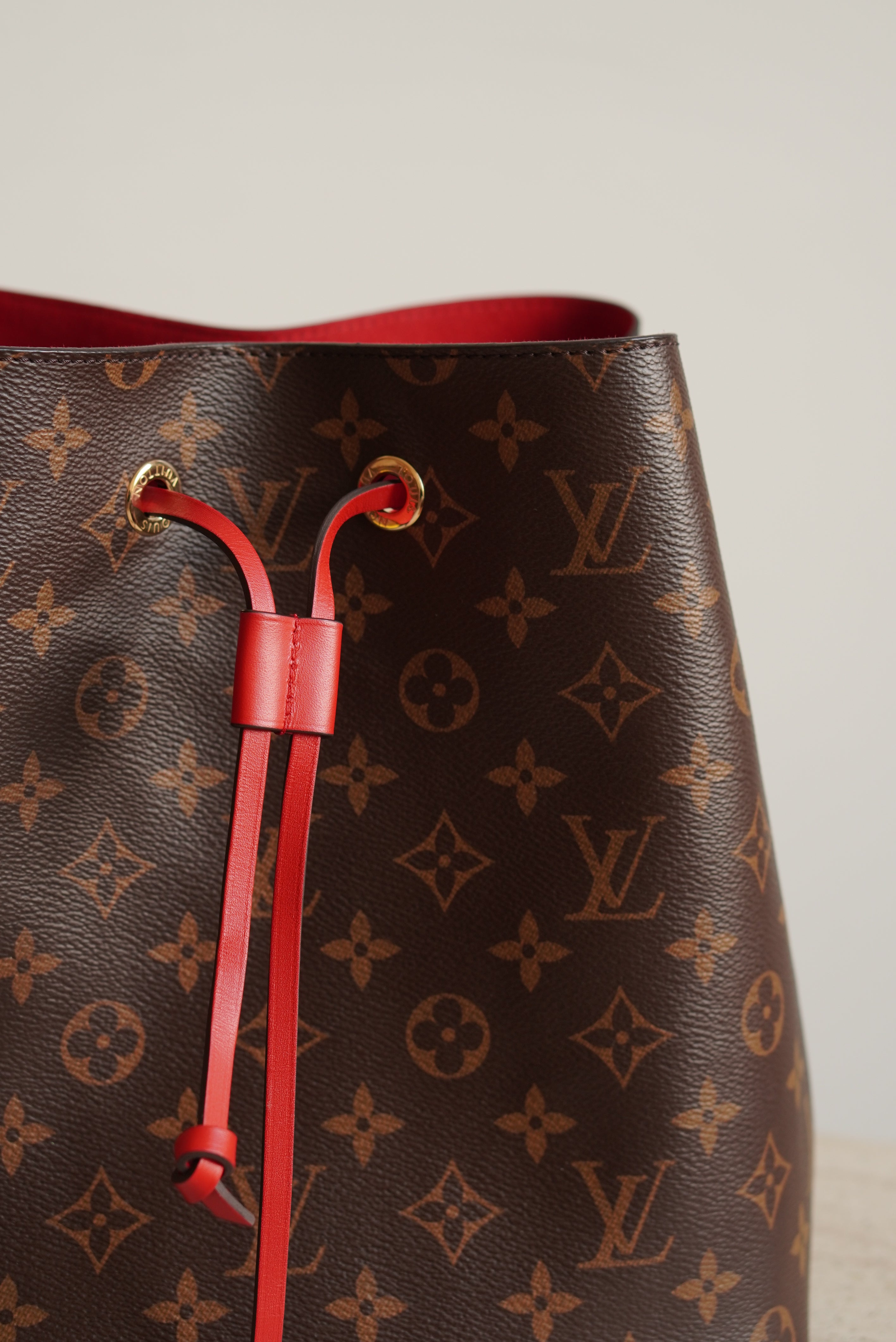 LOUIS VUITTON NÉONOÉ