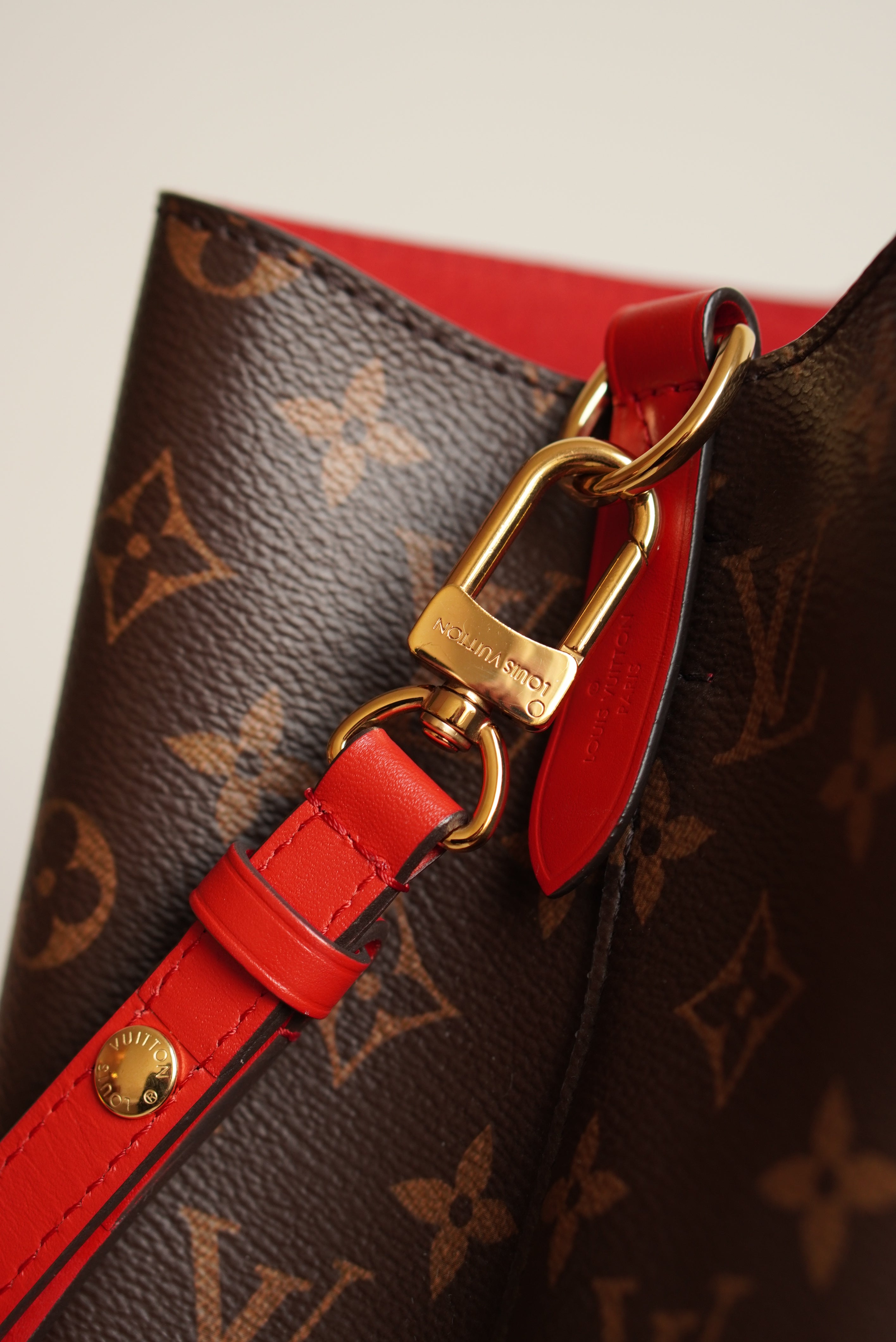 LOUIS VUITTON NÉONOÉ