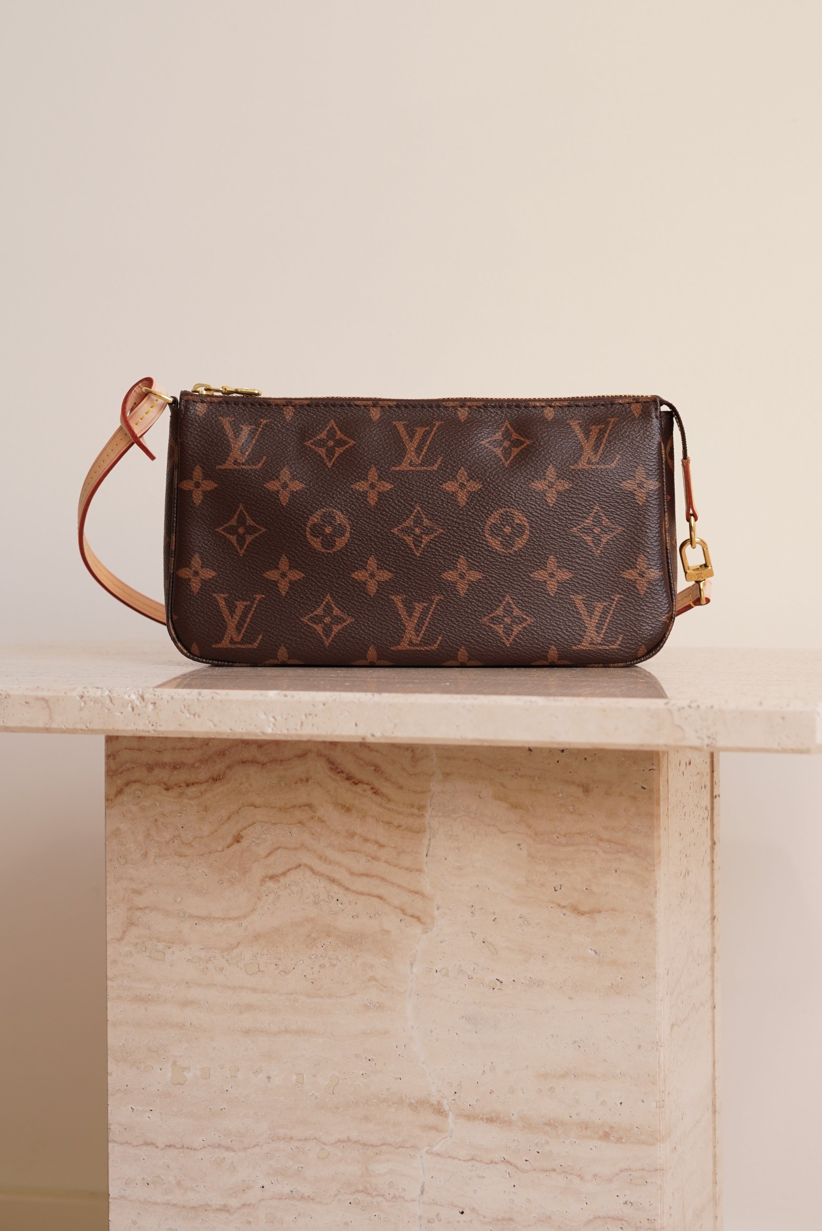 LOUIS VUITTON POCHETTE ACCESSOIRES