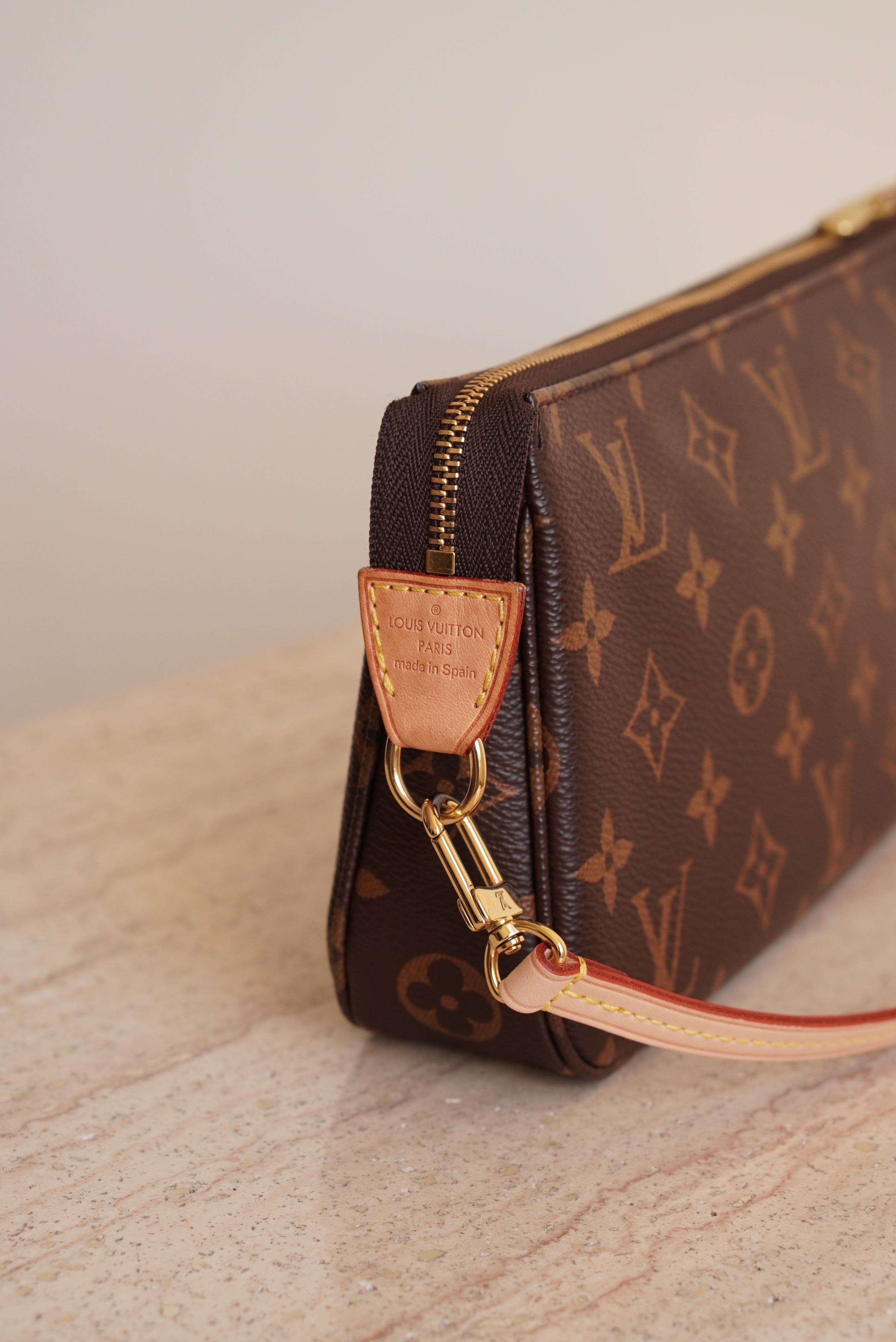 LOUIS VUITTON POCHETTE ACCESSOIRES