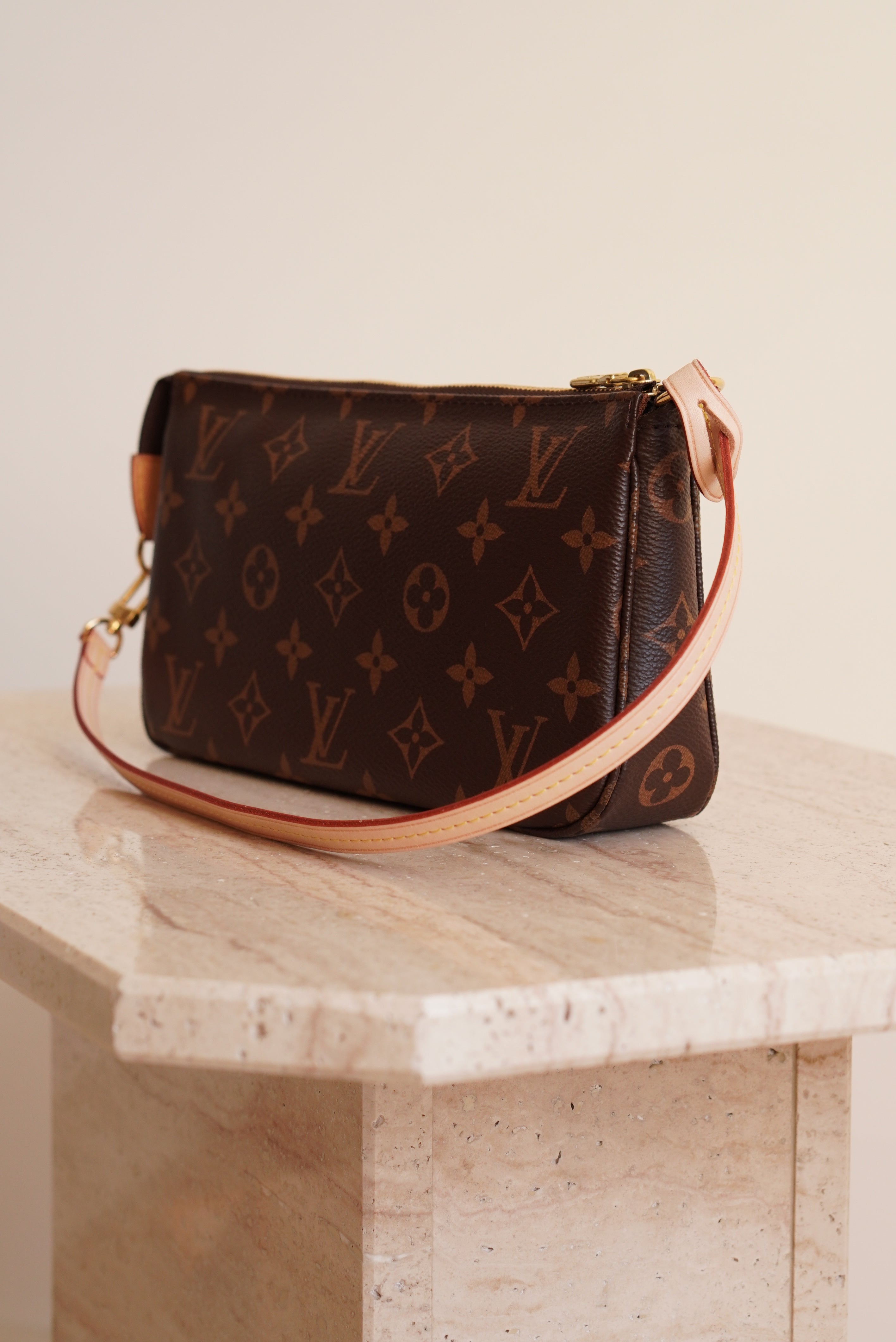 LOUIS VUITTON POCHETTE ACCESSOIRES