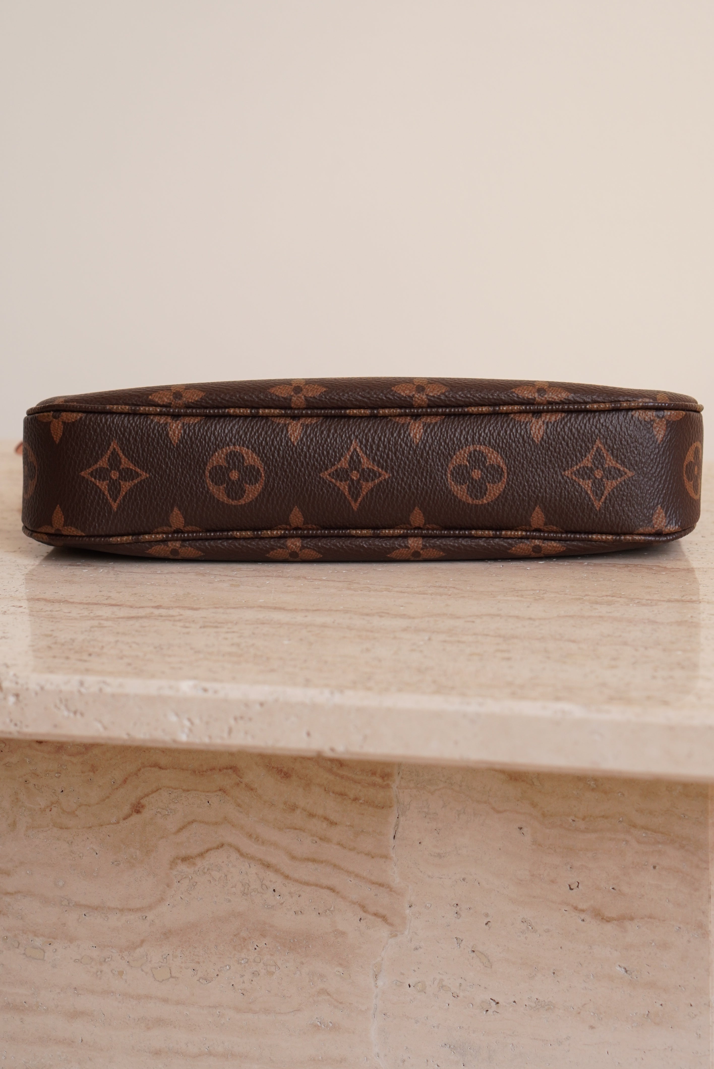 LOUIS VUITTON POCHETTE ACCESSOIRES