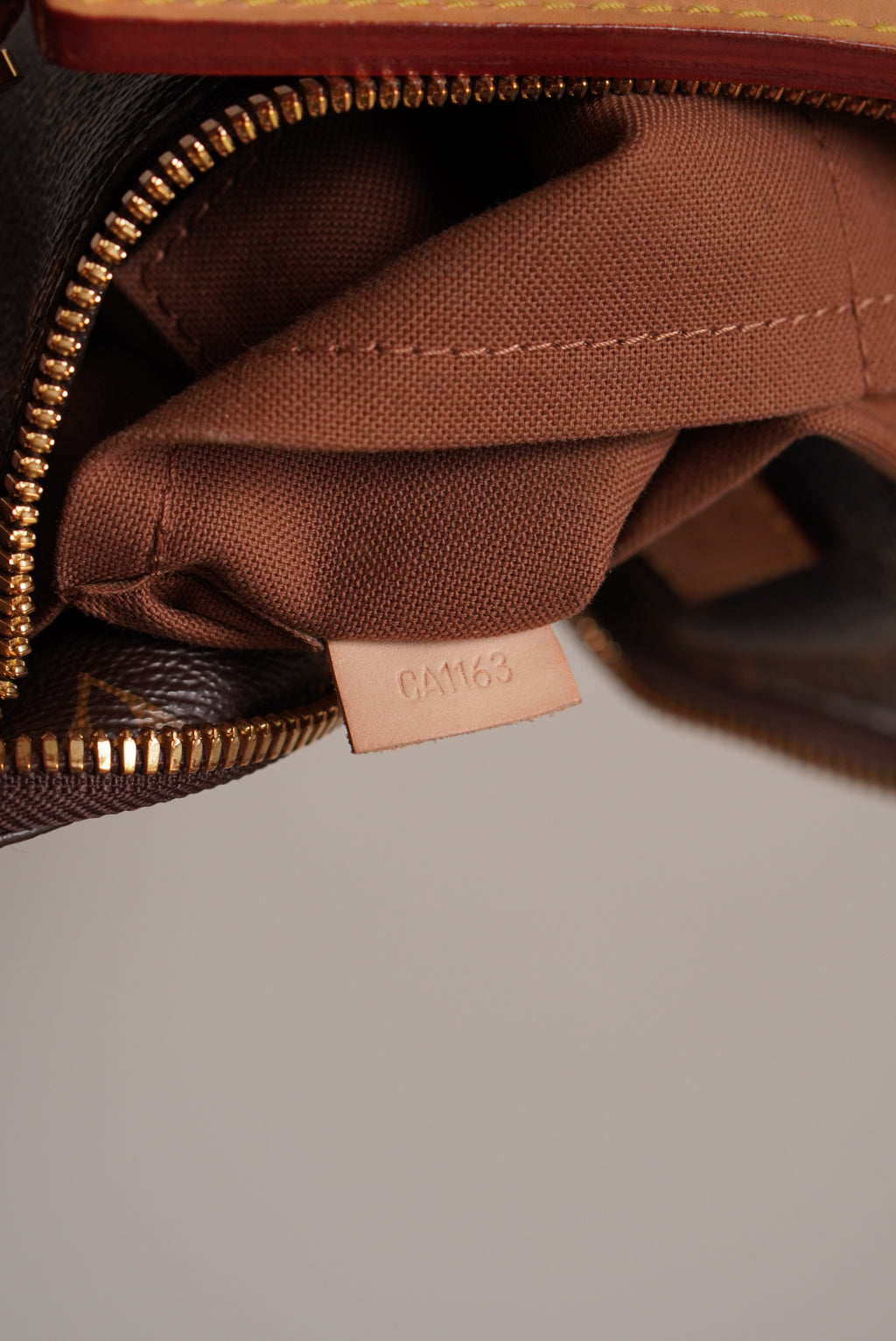 LOUIS VUITTON SULLY MM