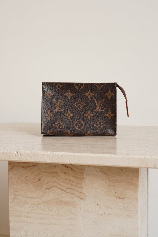 LOUIS VUITTON TOILETRY POUCH 15