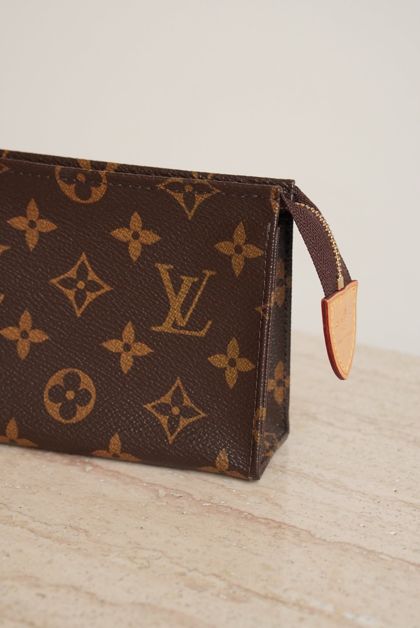 LOUIS VUITTON TOILETRY POUCH 15