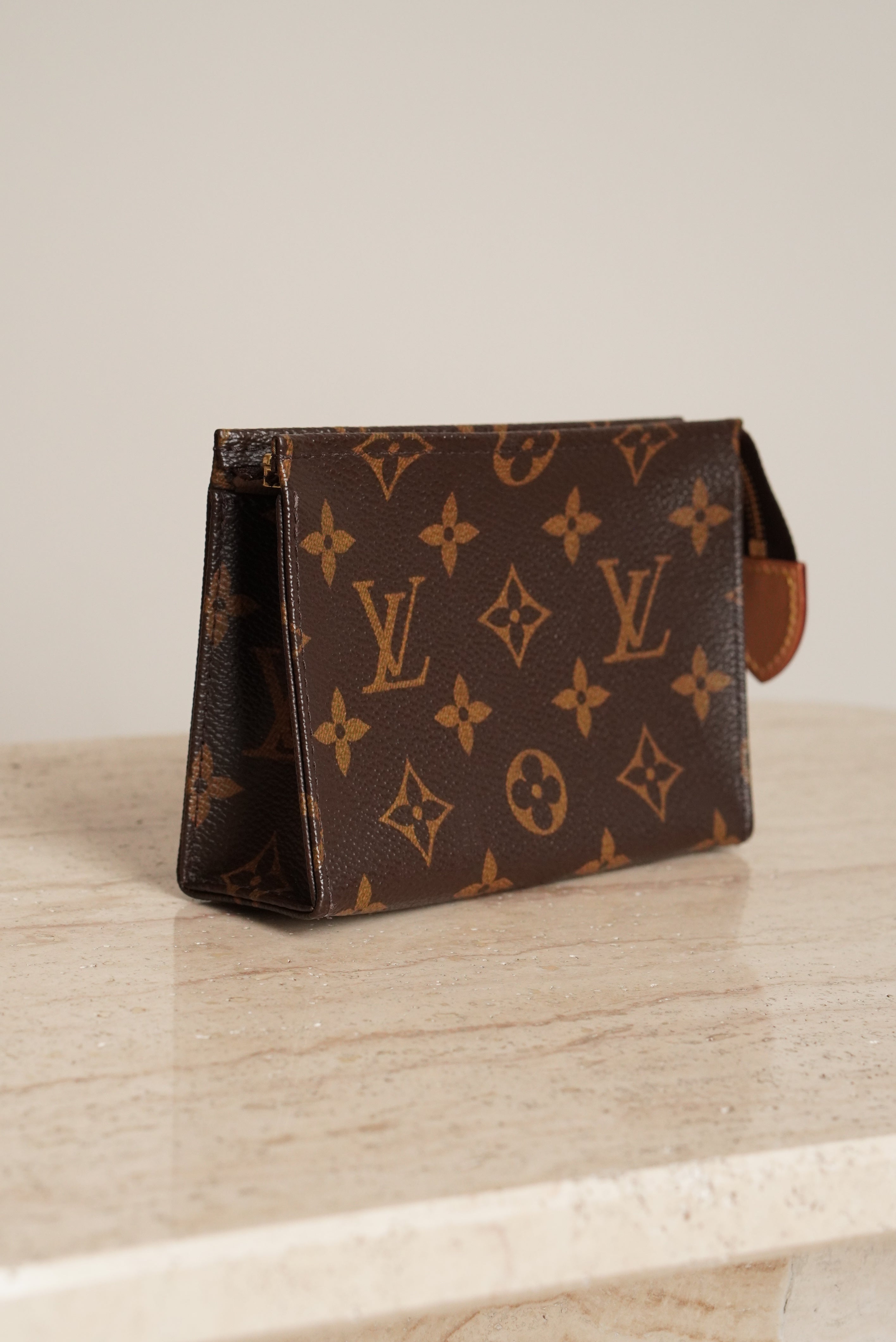 LOUIS VUITTON TOILETRY POUCH 15