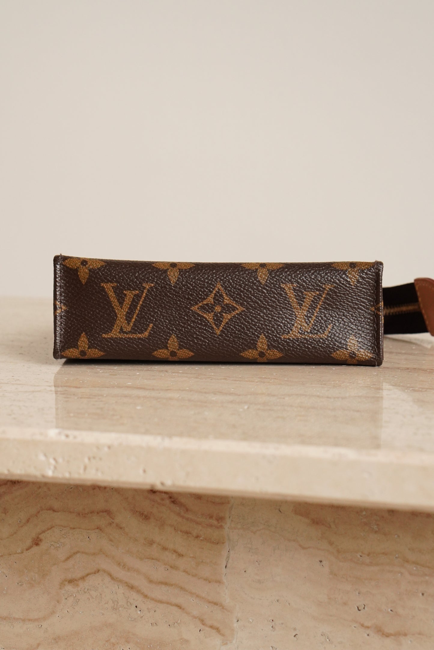 LOUIS VUITTON TOILETRY POUCH 15