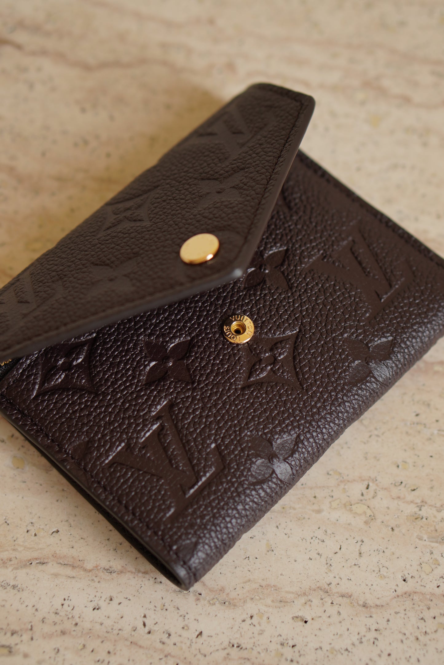 LOUIS VUITTON VICTORINE WALLET | CHOCOLATE
