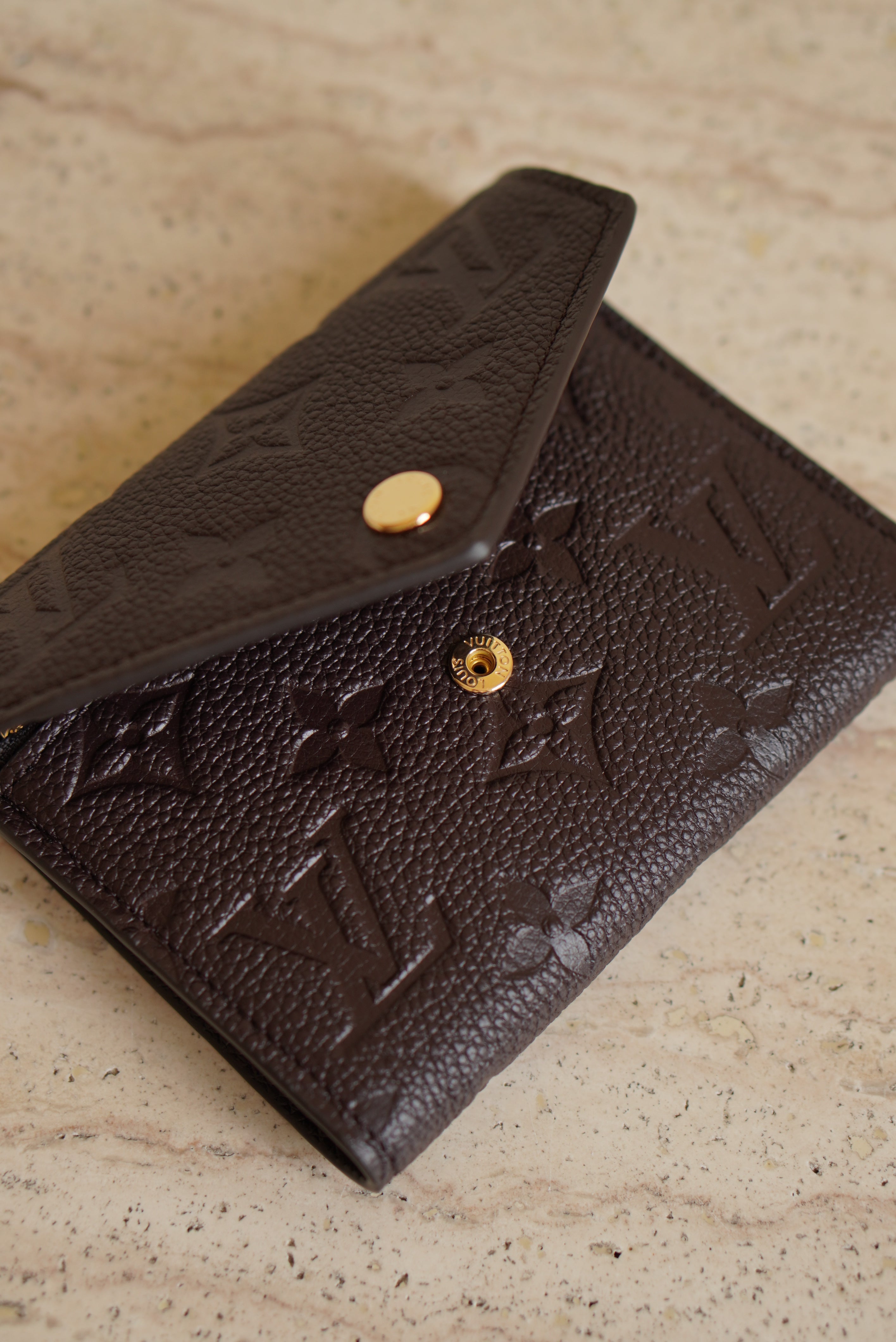 LOUIS VUITTON VICTORINE WALLET | CHOCOLATE