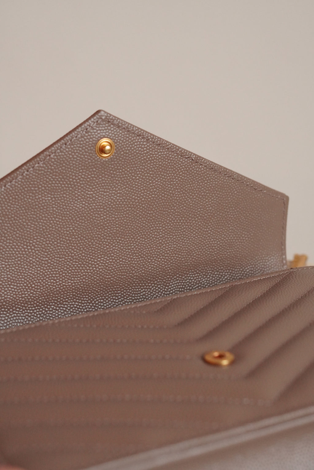 SAINT LAURENT CASSANDRE ENVELOPE CHAIN WALLET