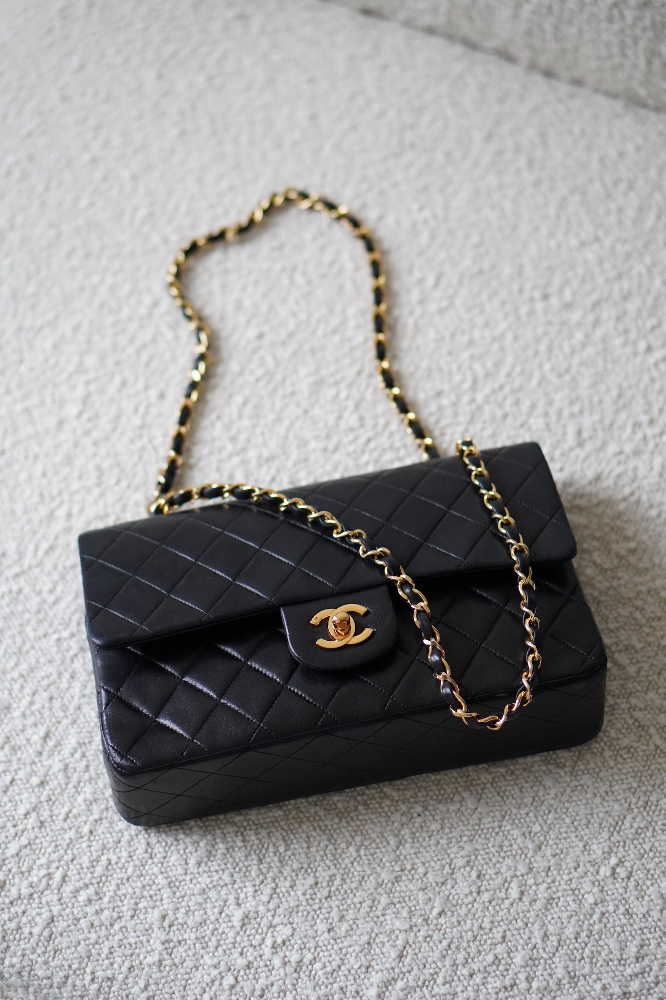 CHANEL CLASSIC MEDIUM DOUBLE FLAP