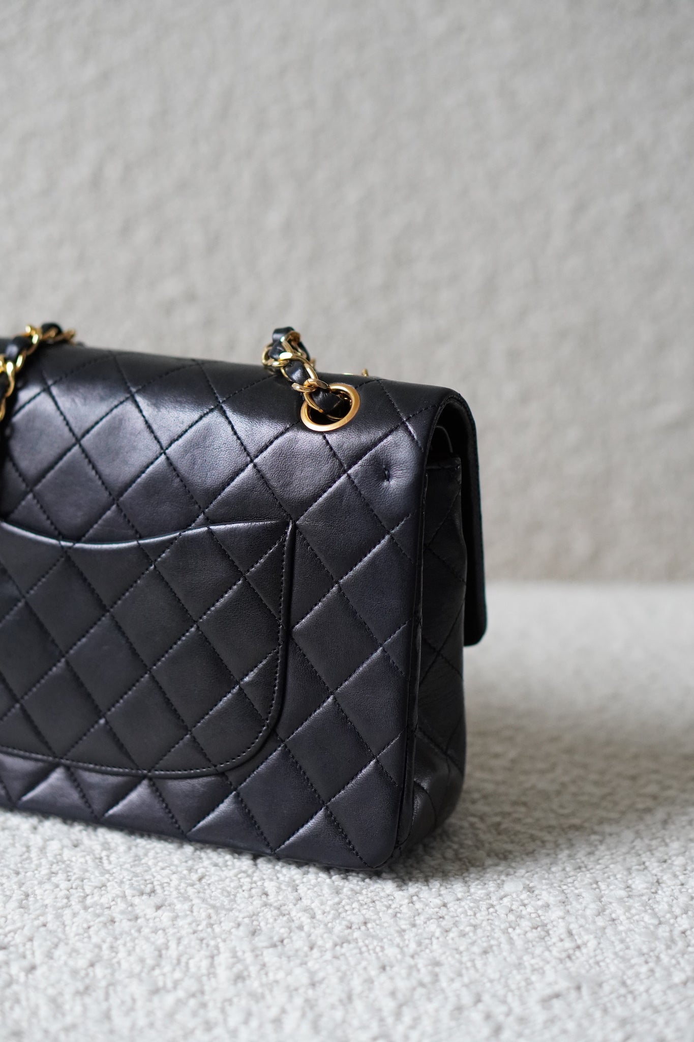 CHANEL CLASSIC MEDIUM DOUBLE FLAP