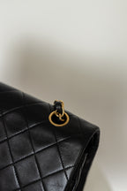 CHANEL CLASSIC MEDIUM DOUBLE FLAP