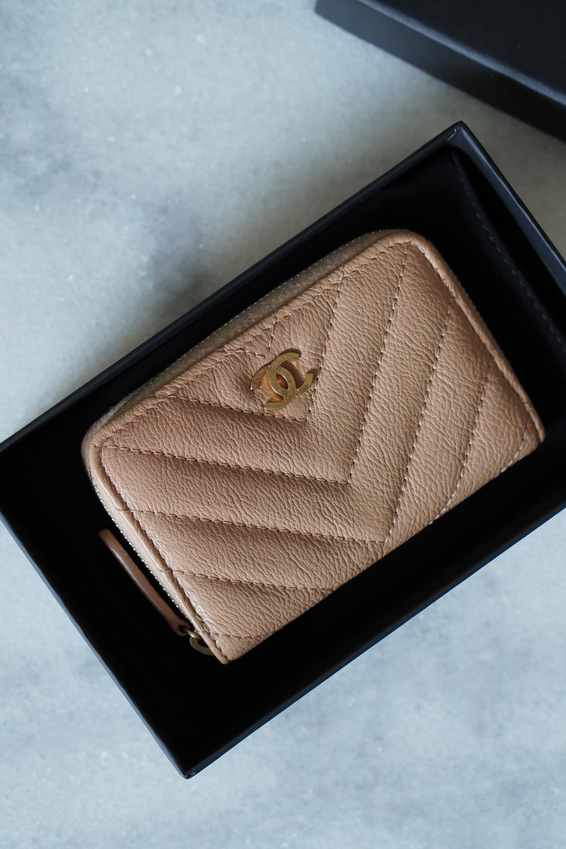 THE MENUE - CHANEL ZIPPED COIN PURSE